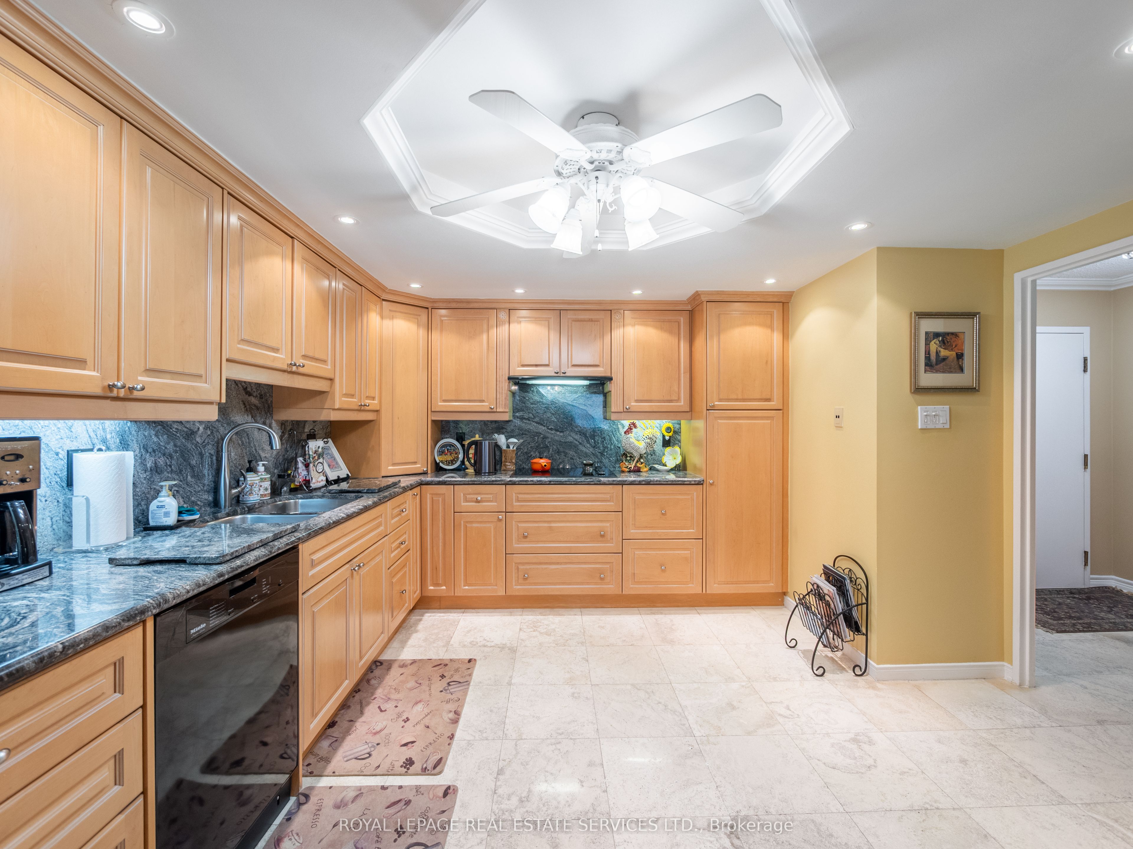 131 Beecroft Road 1404, Toronto, ON M2N 6G9 photo 4