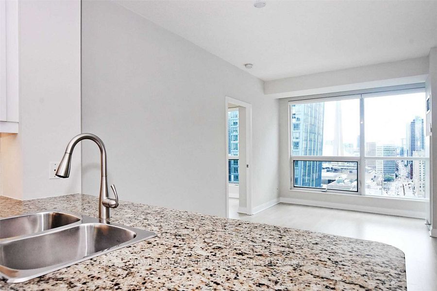 1 Scott Street 2206, Toronto, ON M5E 1A1 photo 3
