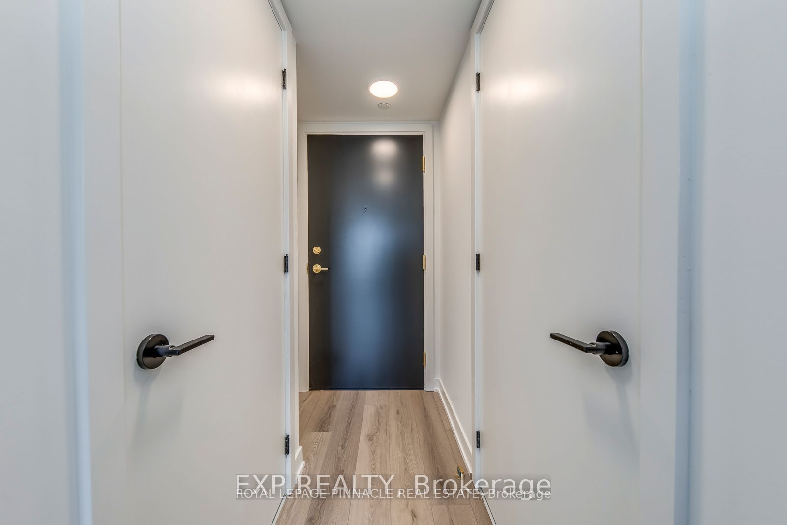 5 Lakeview Avenue 415, Toronto, ON M6J 0H3 photo 3