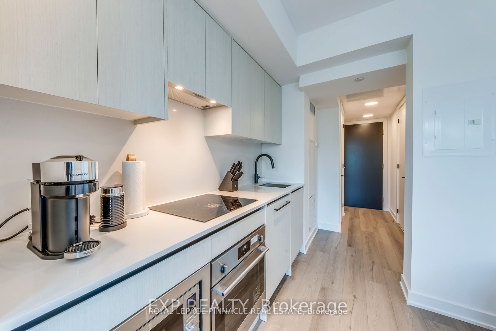 5 Lakeview Avenue 415, Toronto, ON M6J 0H3 photo 5