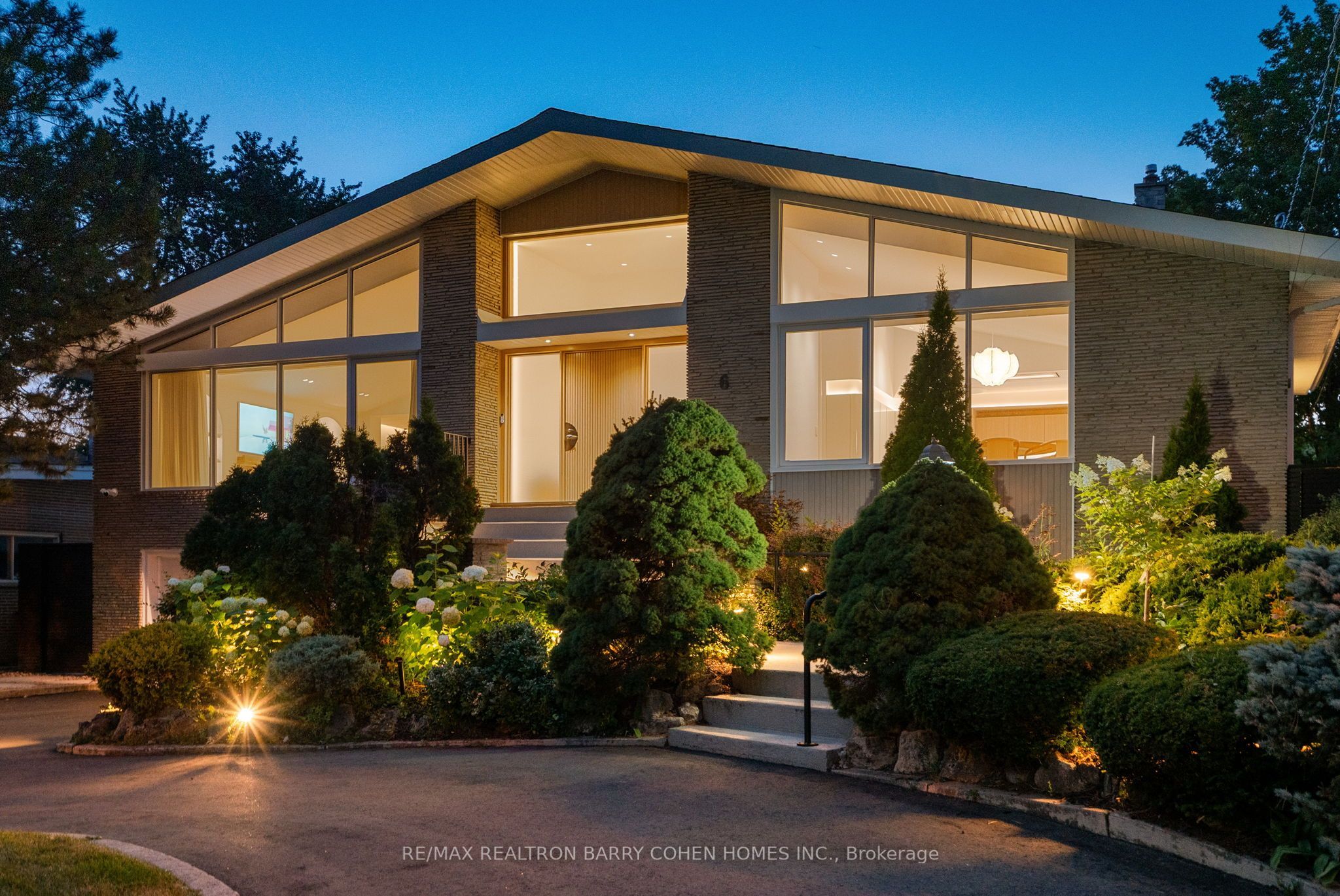 6 Denmark Crescent, Toronto, ON M2R 1J4