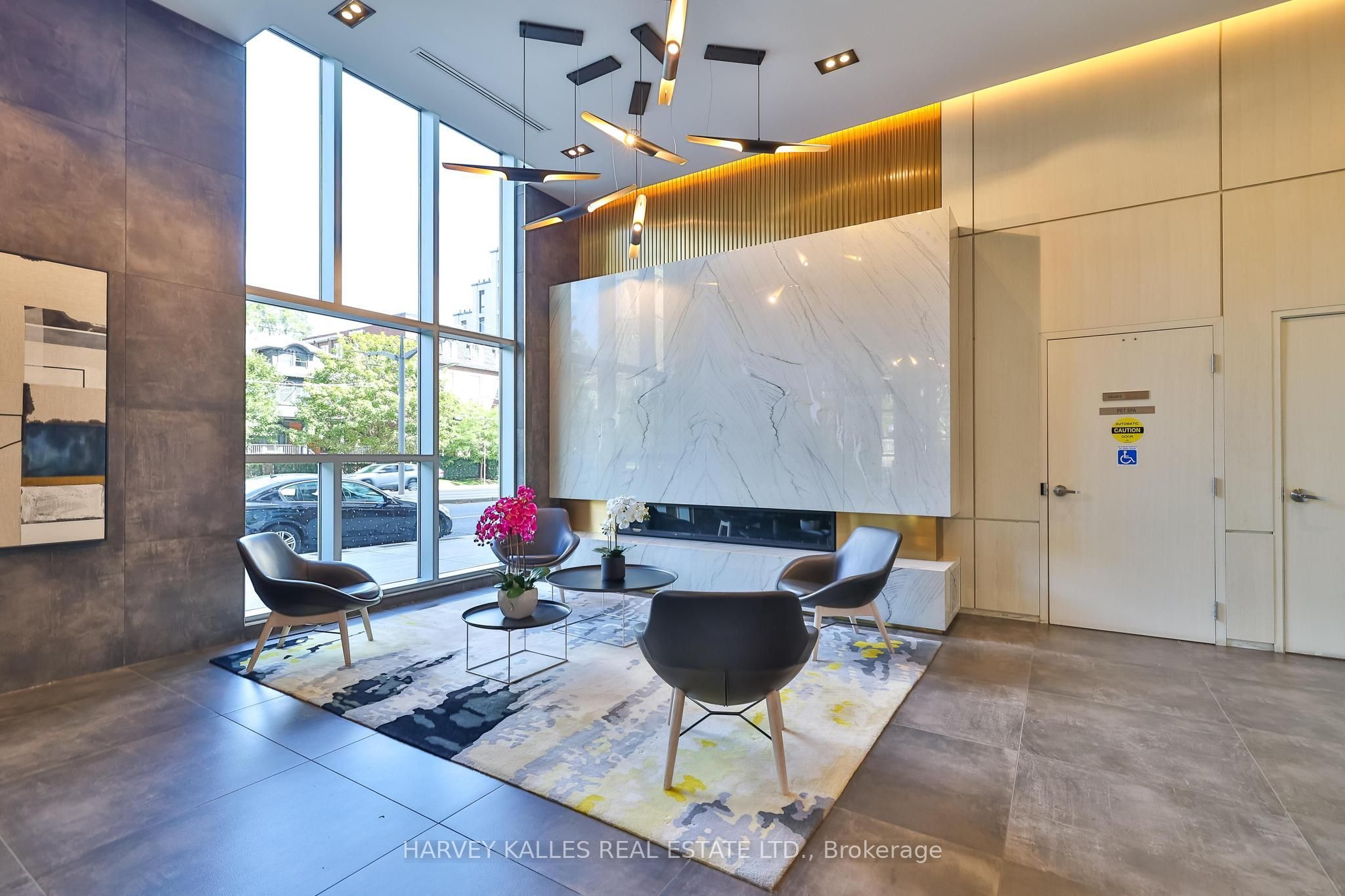 223 St Clair Avenue W 410, Toronto, ON M4V 0A5 photo 3