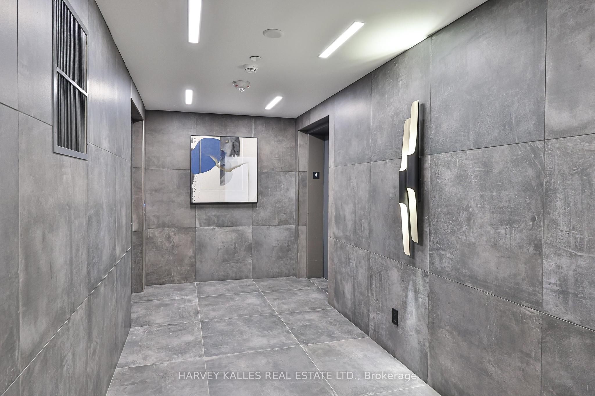 223 St Clair Avenue W 410, Toronto, ON M4V 0A5 photo 4