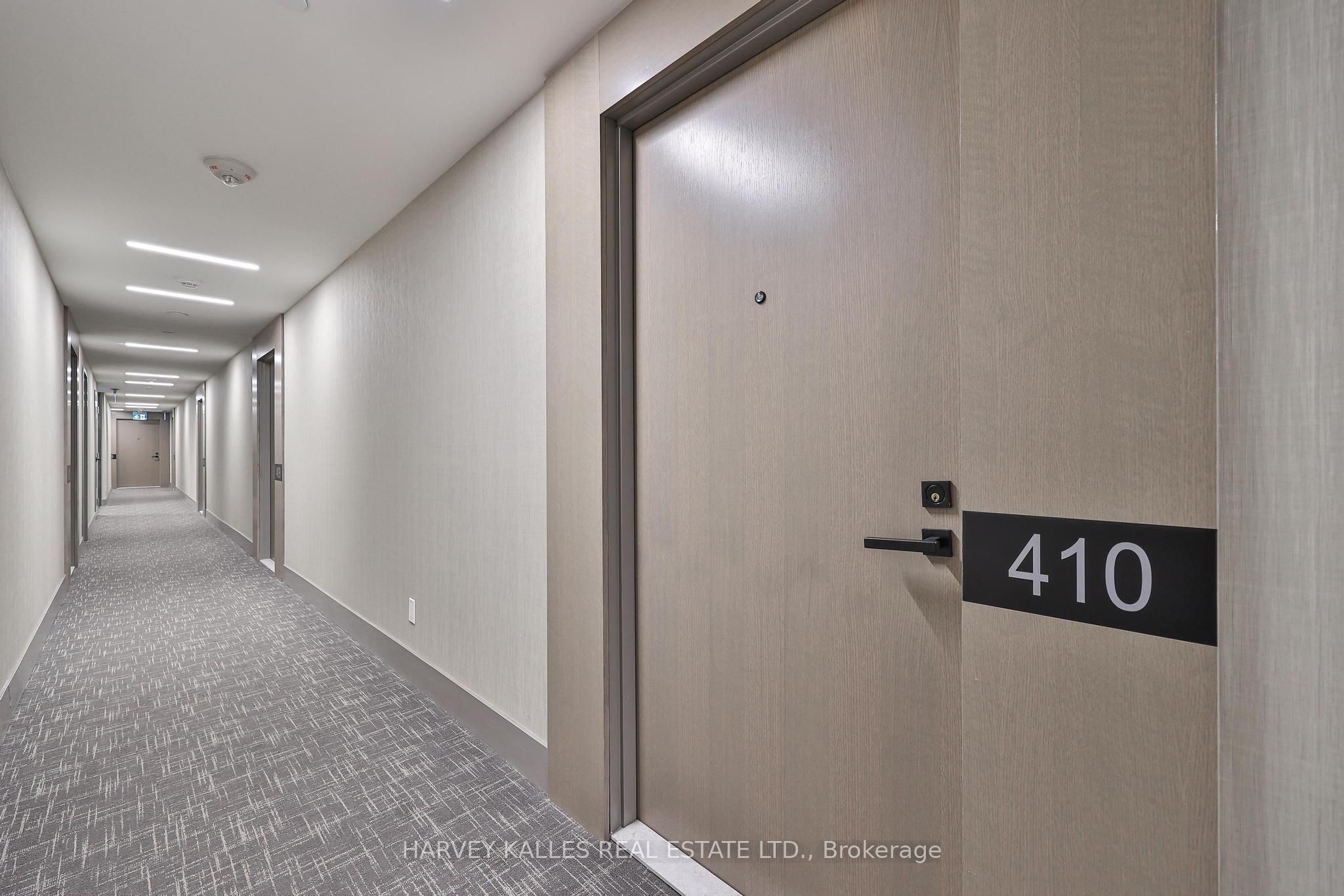 223 St Clair Avenue W 410, Toronto, ON M4V 0A5 photo 5