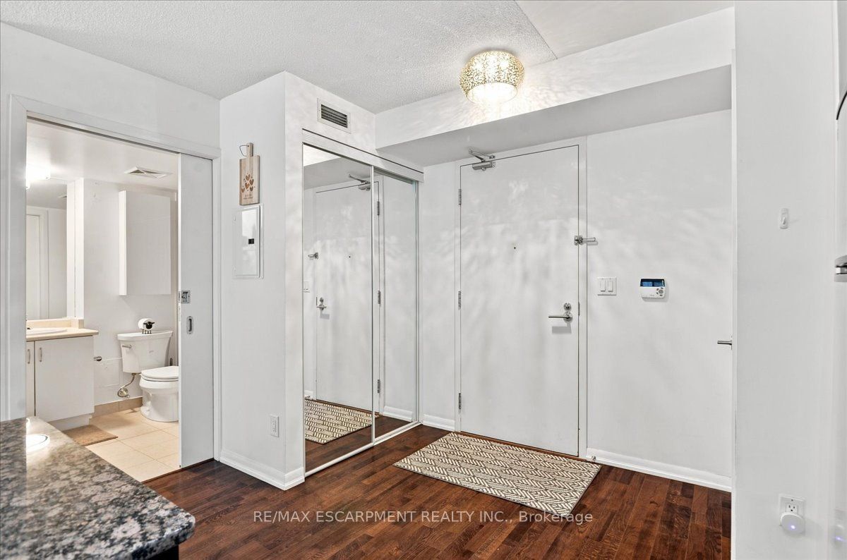 209 Fort York Boulevard 676, Toronto, ON M5V 4A1 photo 2