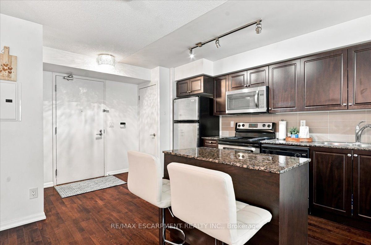 209 Fort York Boulevard 676, Toronto, ON M5V 4A1 photo 3