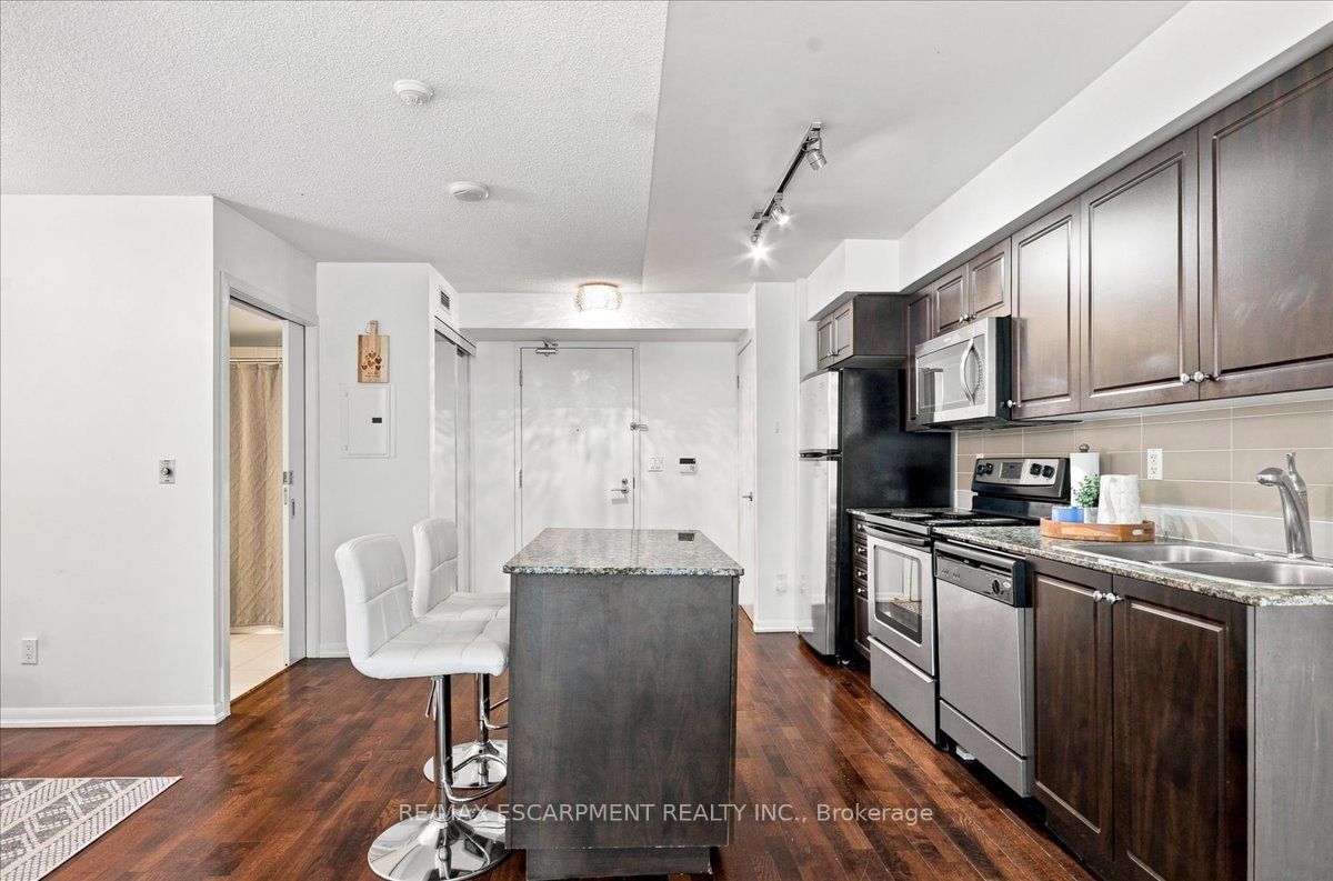 209 Fort York Boulevard 676, Toronto, ON M5V 4A1 photo 4