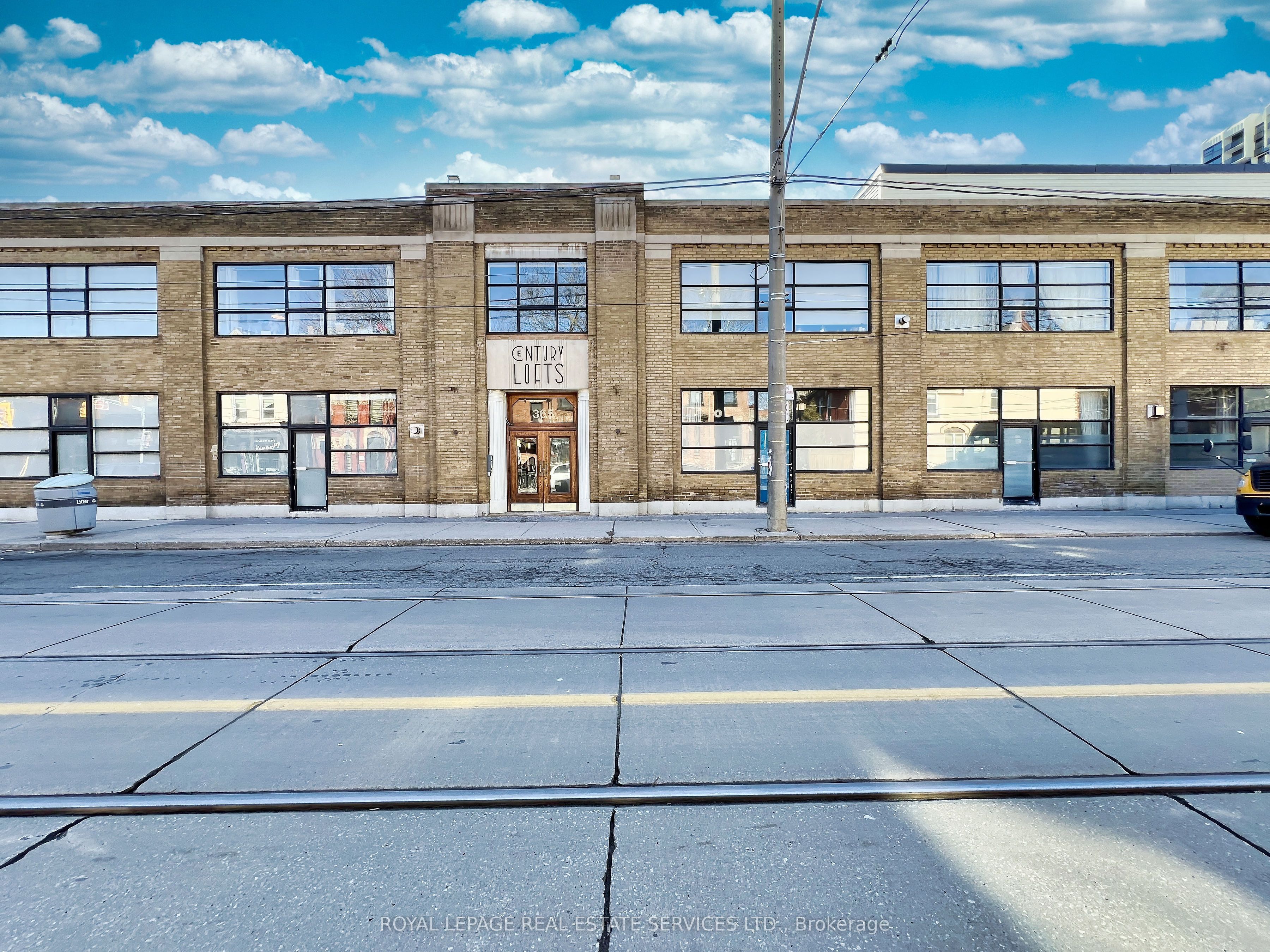 365 Dundas Street E 201, Toronto, ON M5A 4R9 photo 2