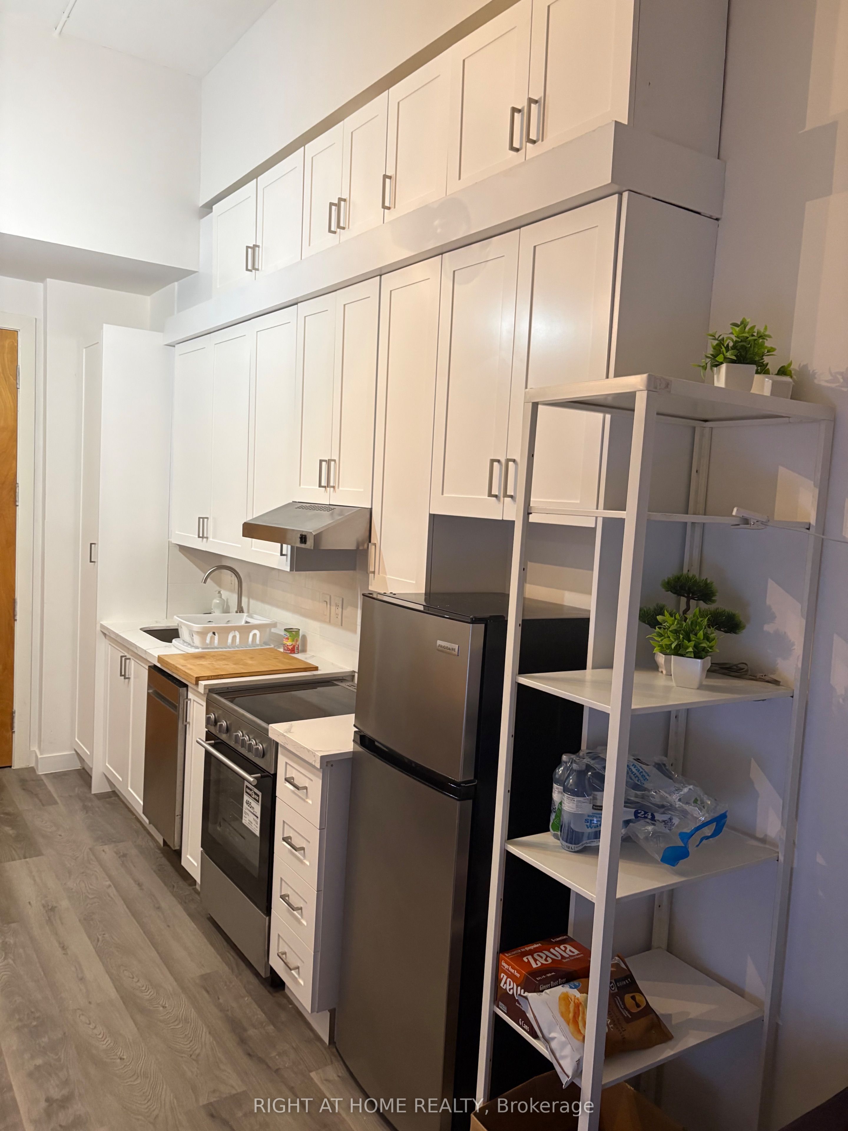 155 Dalhousie Street 538, Toronto, ON M5B 2P7 photo 3