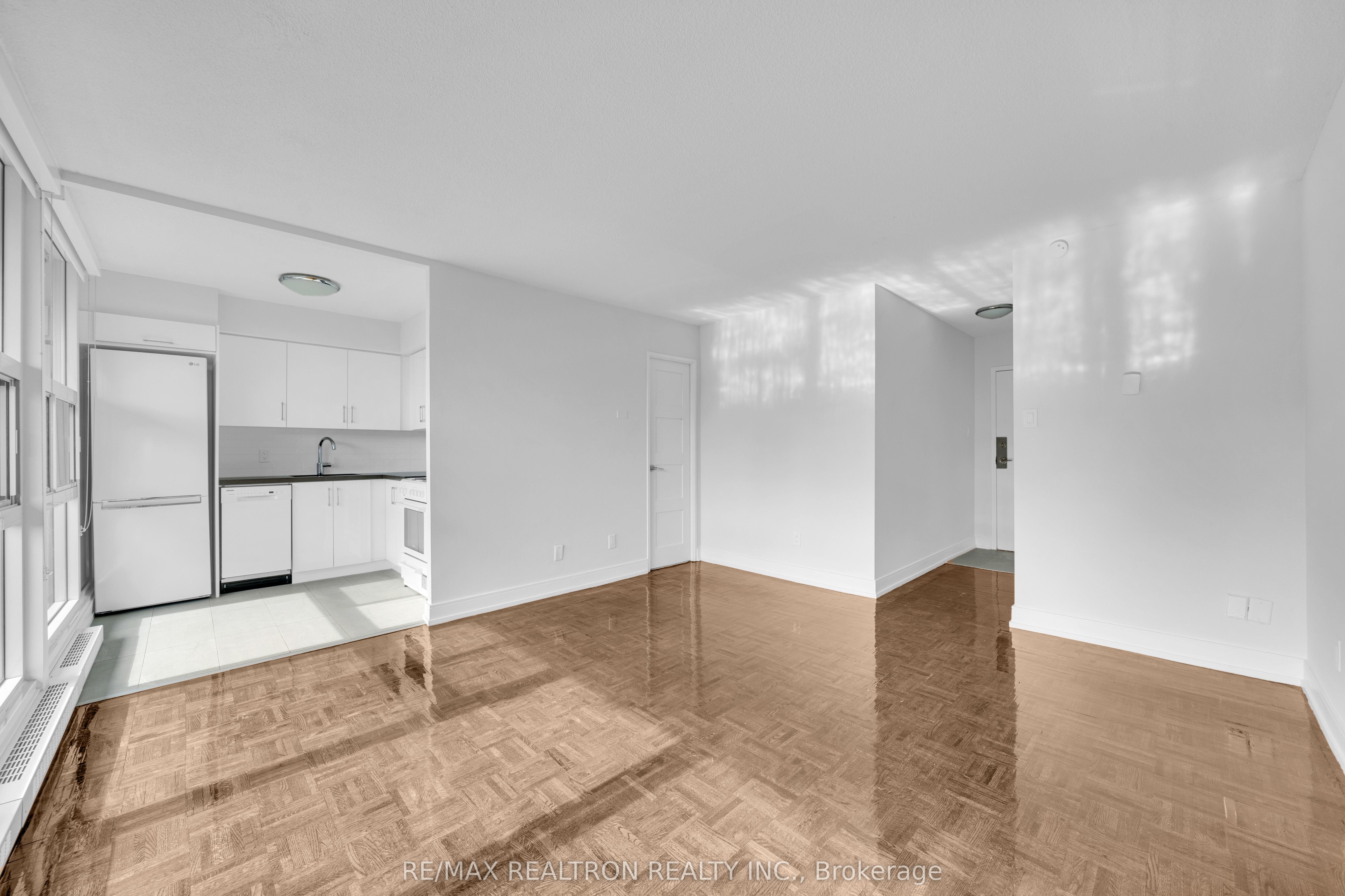 33 Isabella Street 201, Toronto, ON M4Y 2P7 photo 3