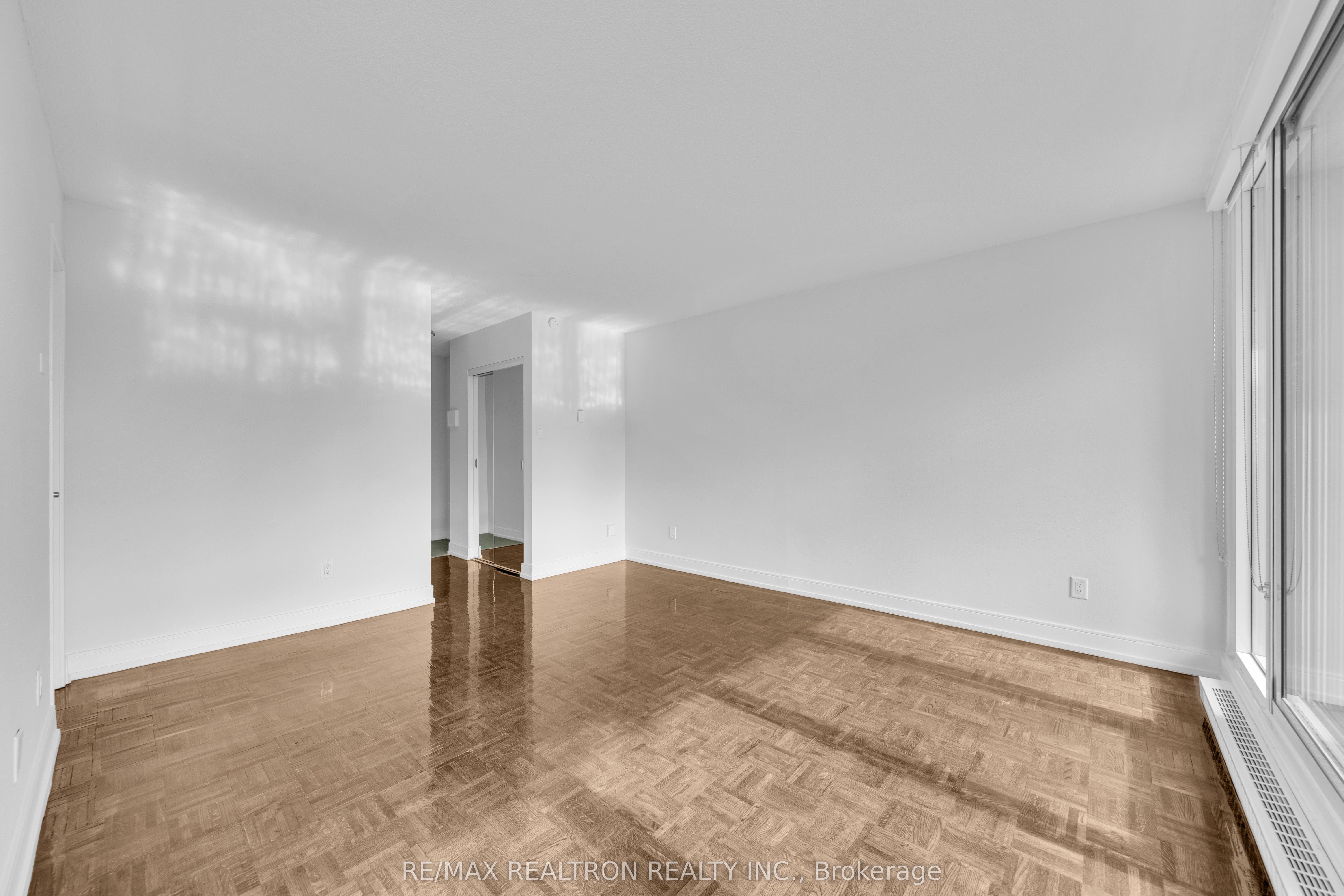 33 Isabella Street 201, Toronto, ON M4Y 2P7 photo 4