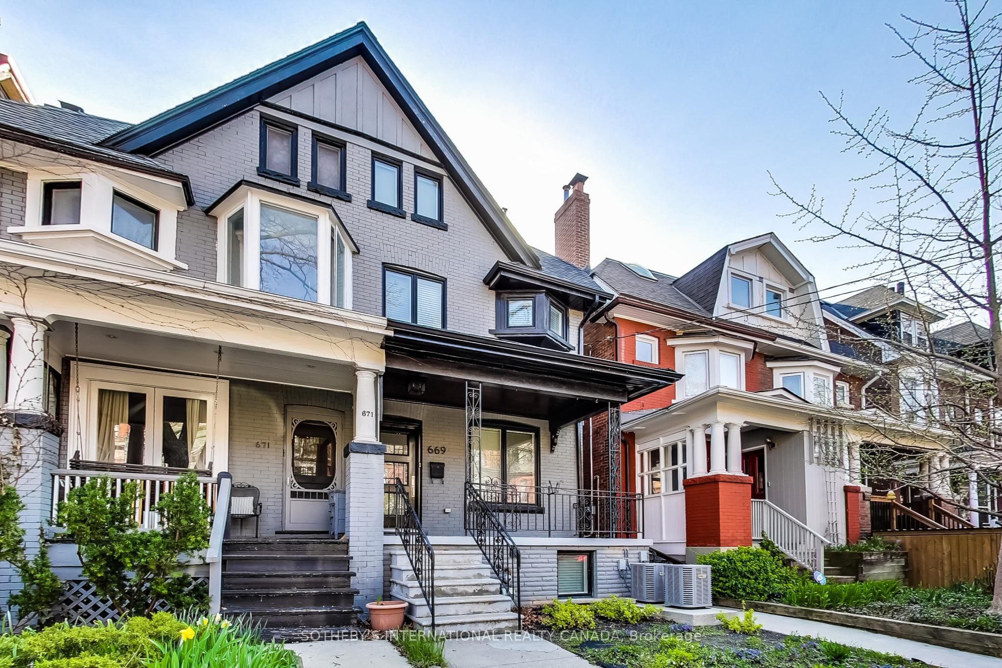 669 Euclid Avenue Lower, Toronto, ON M6G 2T8 photo 3