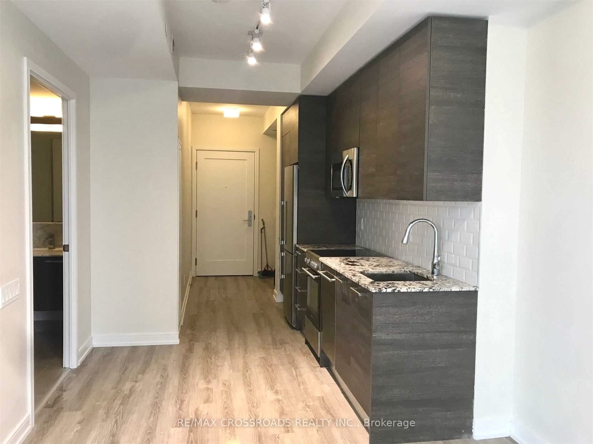 28 Wellesley Street E 2006, Toronto, ON M4Y 1G3 photo 3