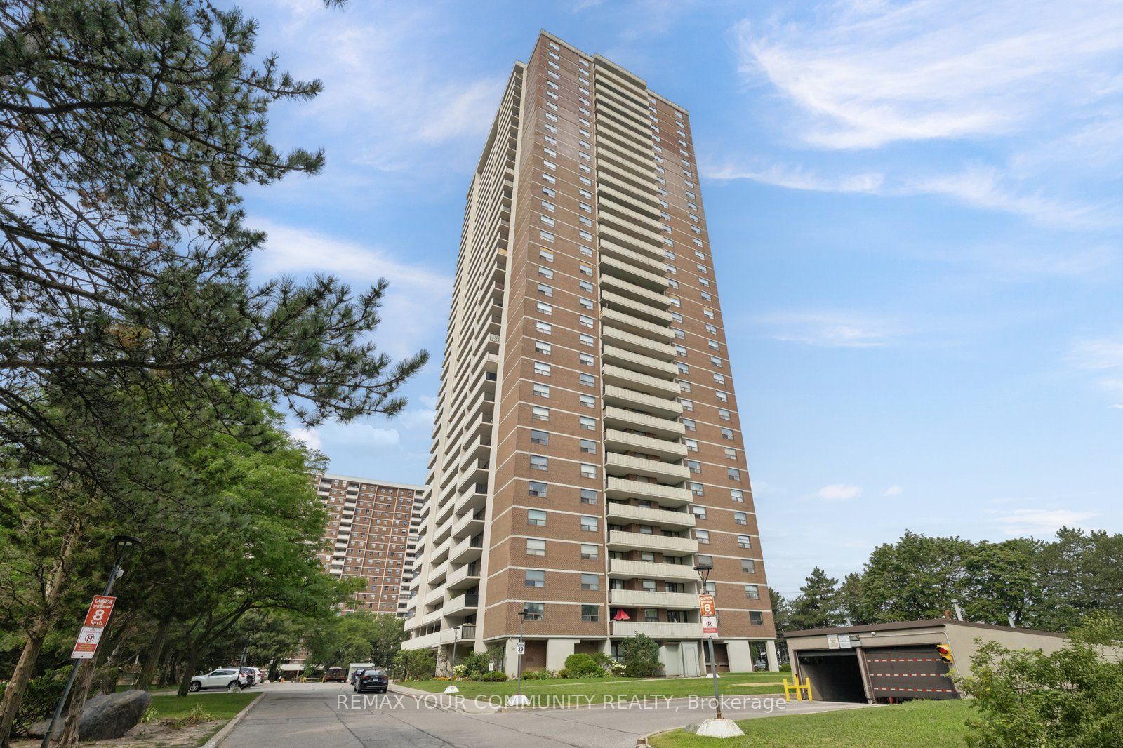 10 Tangreen Court 804, Toronto, ON M2M 4B9