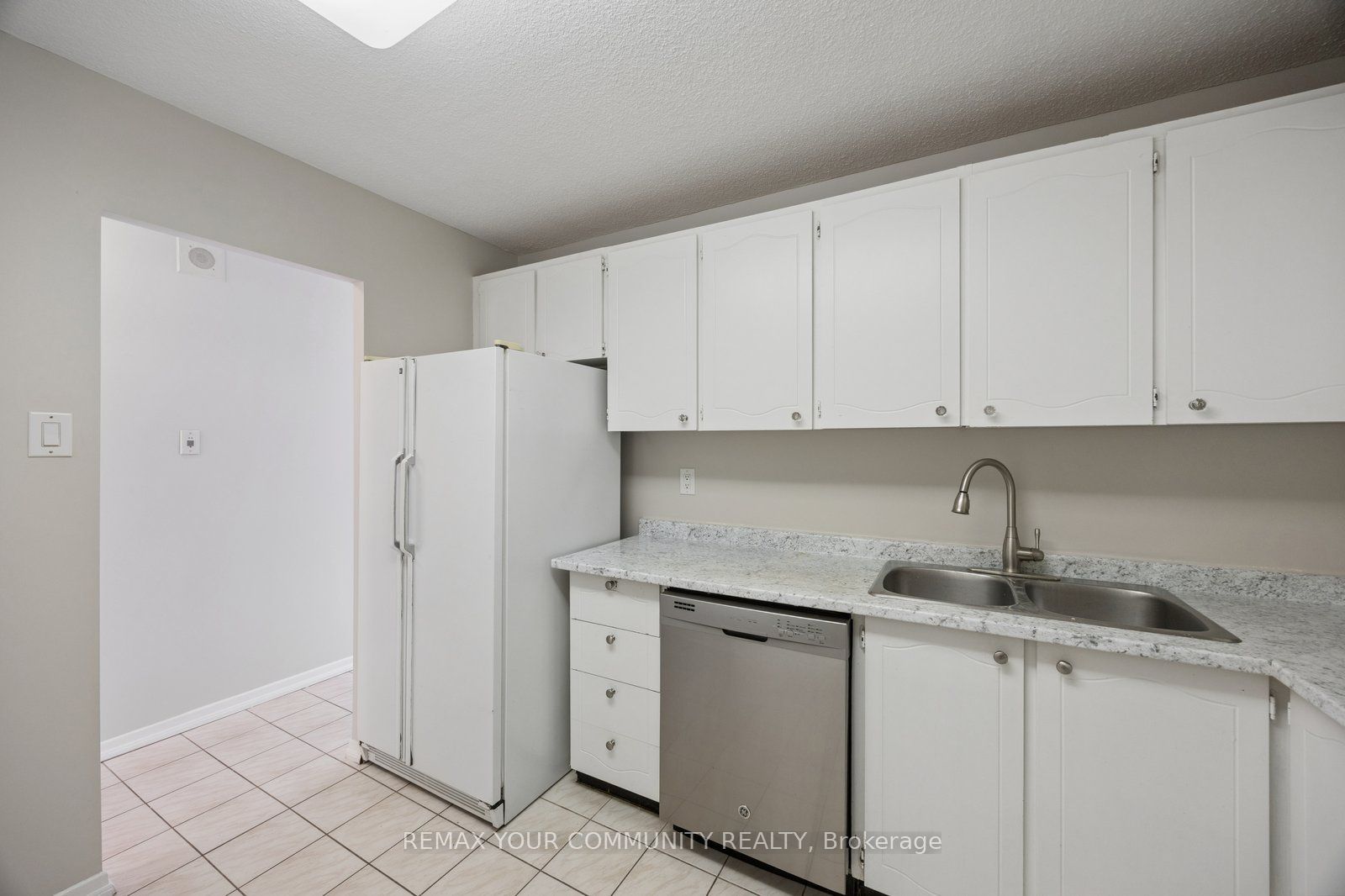 10 Tangreen Court 804, Toronto, ON M2M 4B9 photo 3