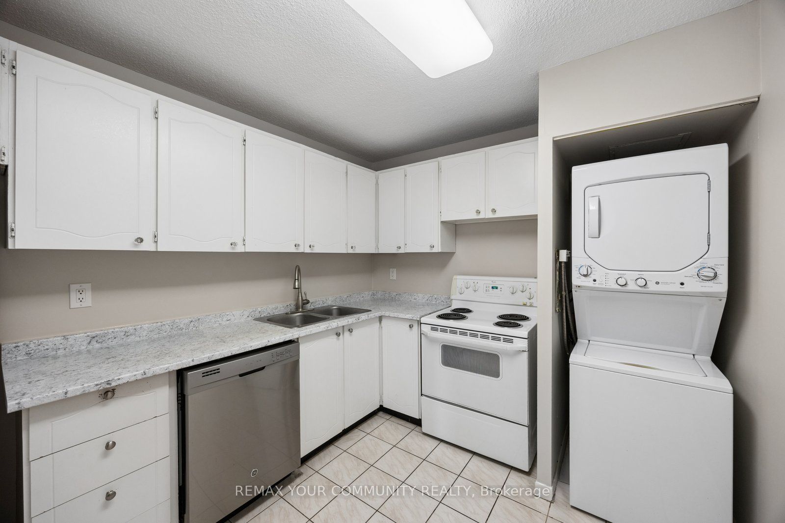10 Tangreen Court 804, Toronto, ON M2M 4B9 photo 4
