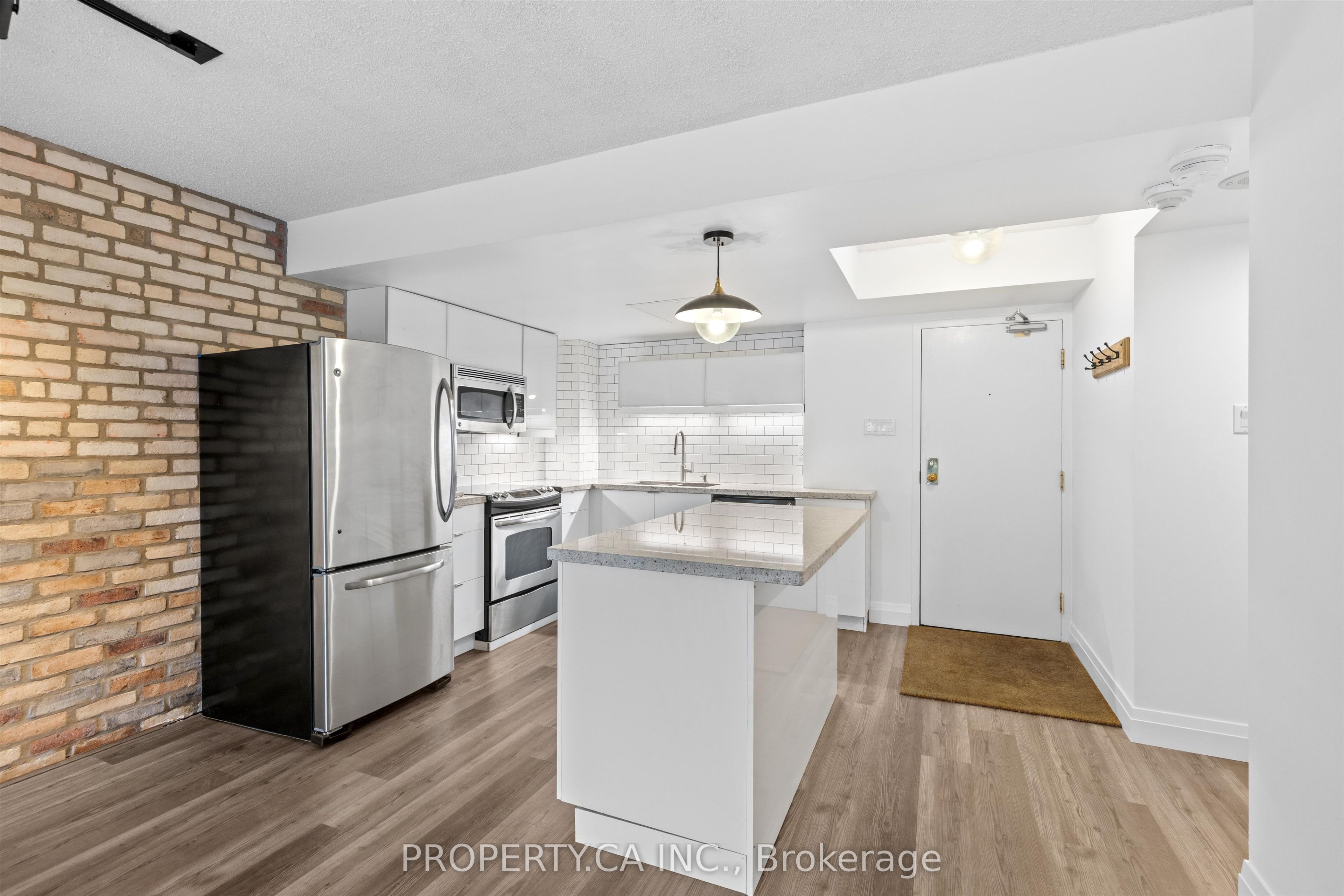 456 College Street 306, Toronto, ON M6G 4A3 photo 3