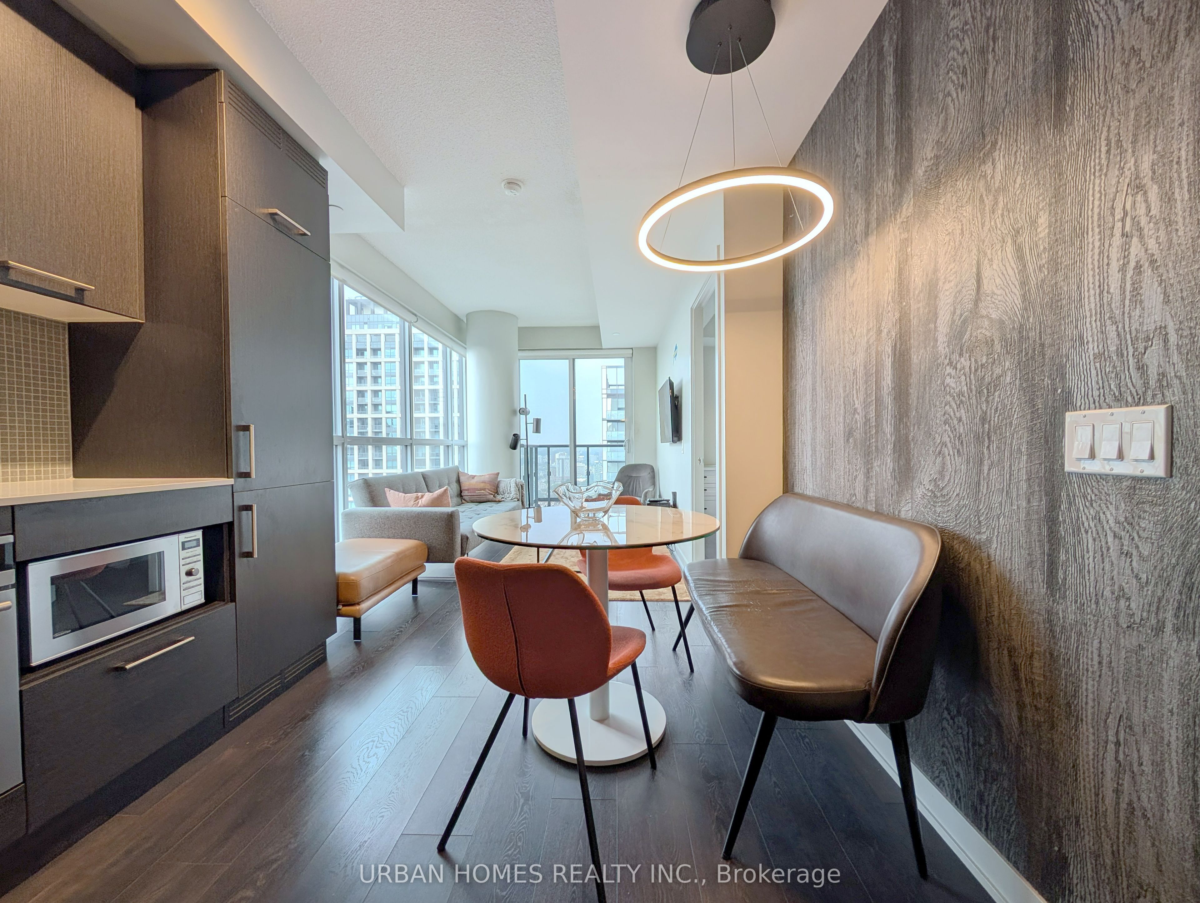 87 Peter Street 4006, Toronto, ON M5V 0P1