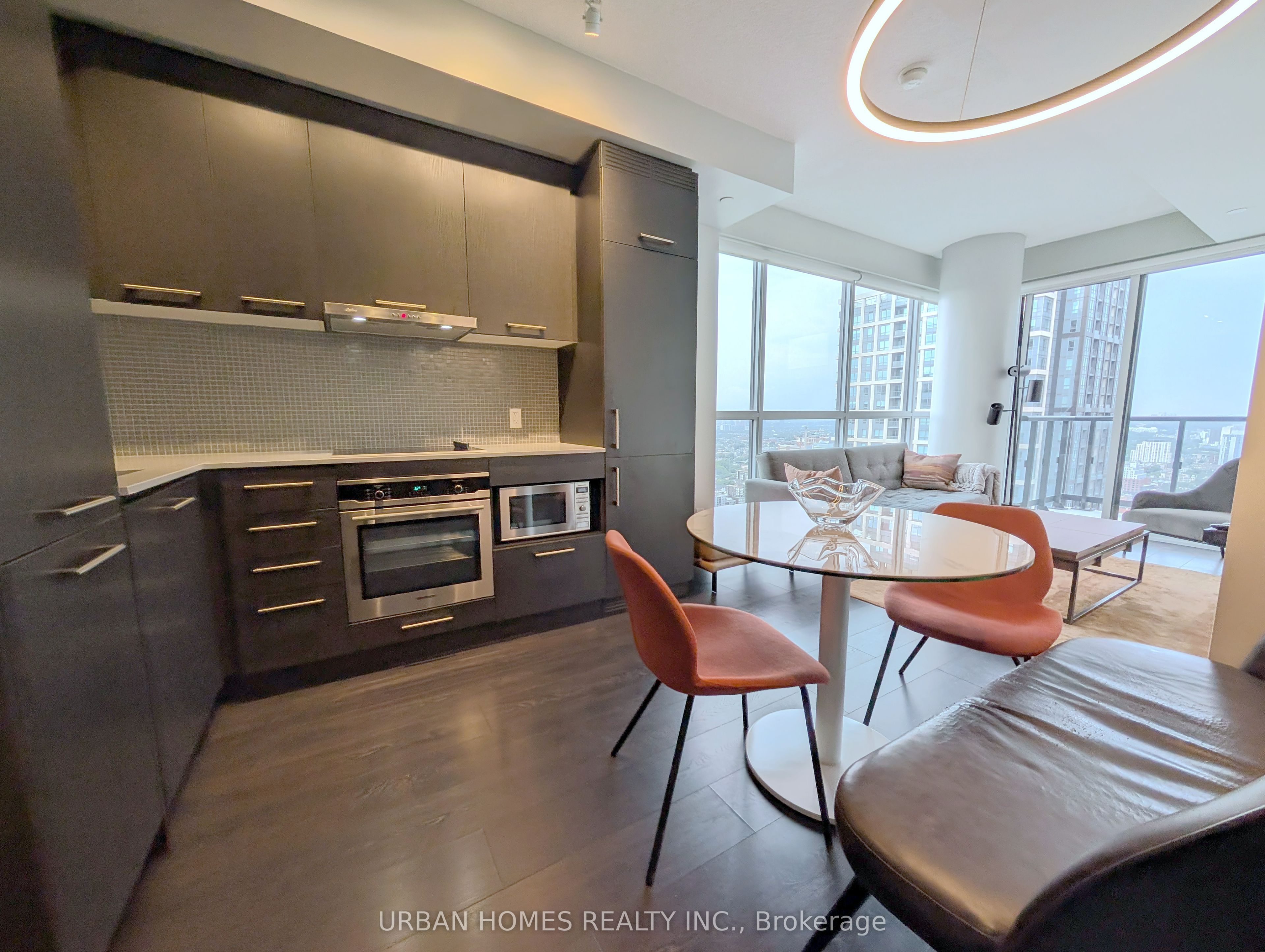 87 Peter Street 4006, Toronto, ON M5V 0P1 photo 2