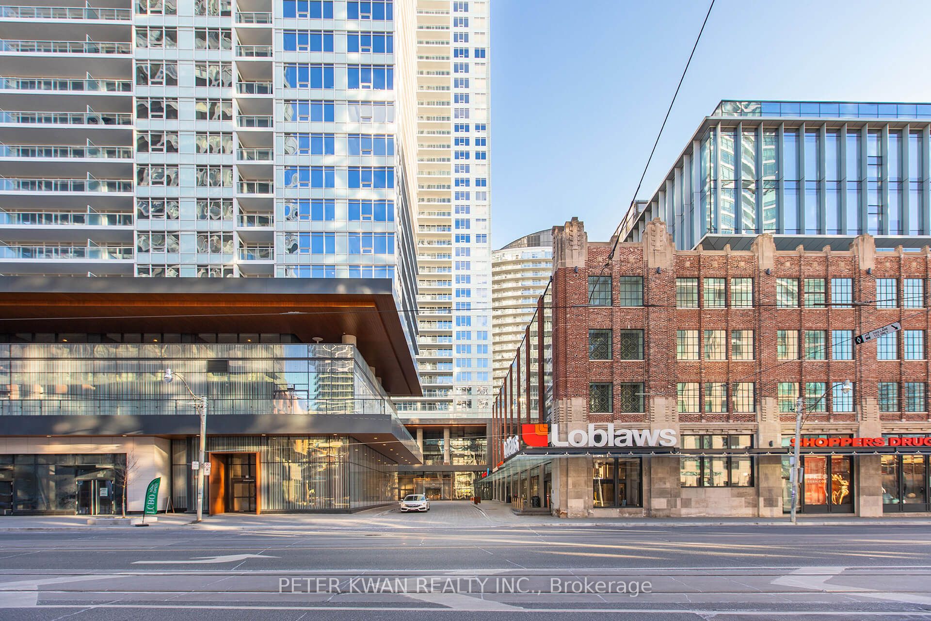 19 Bathurst Street 1007, Toronto, ON M5V 0N2 photo 2