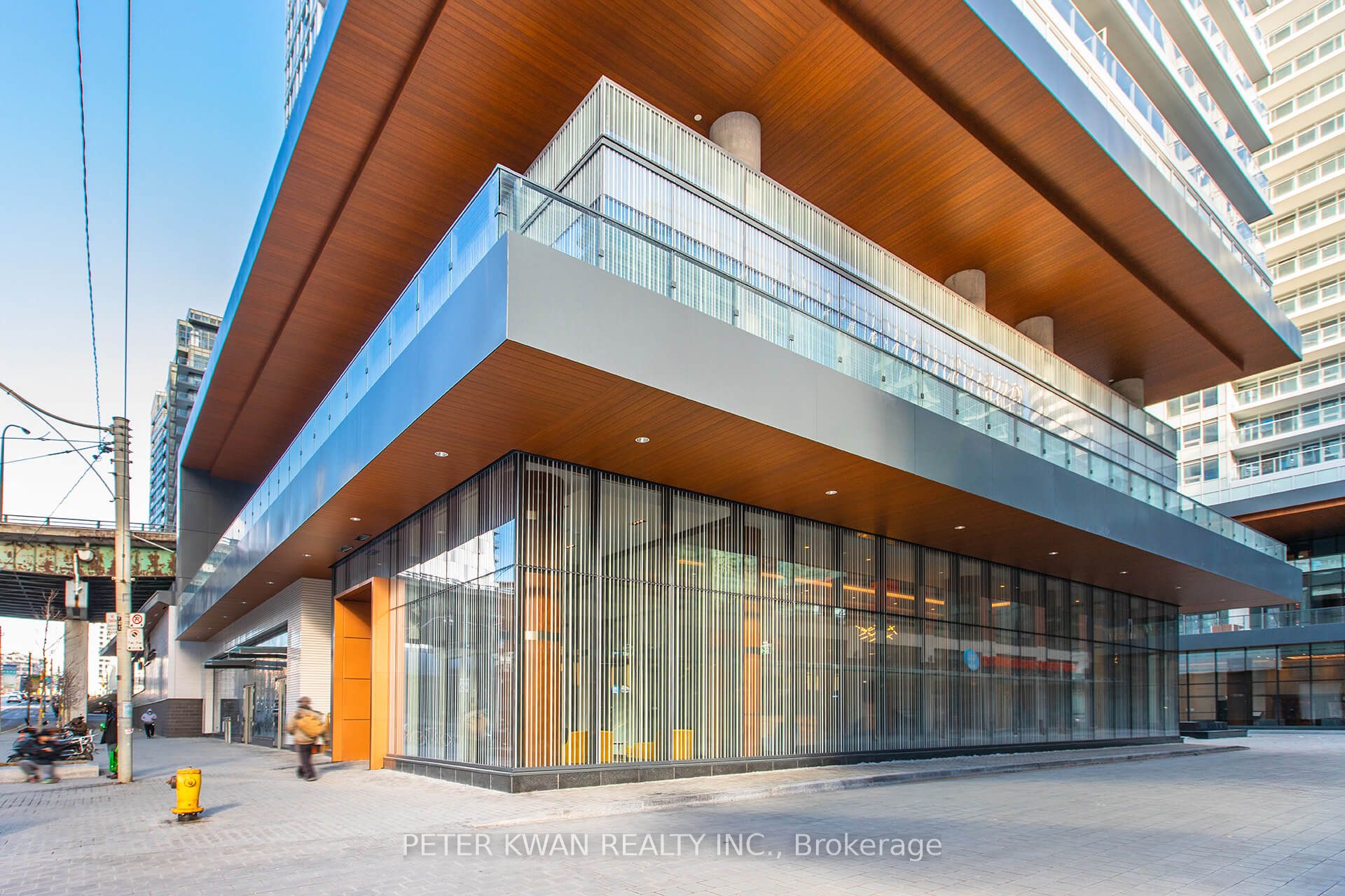 19 Bathurst Street 1007, Toronto, ON M5V 0N2 photo 3