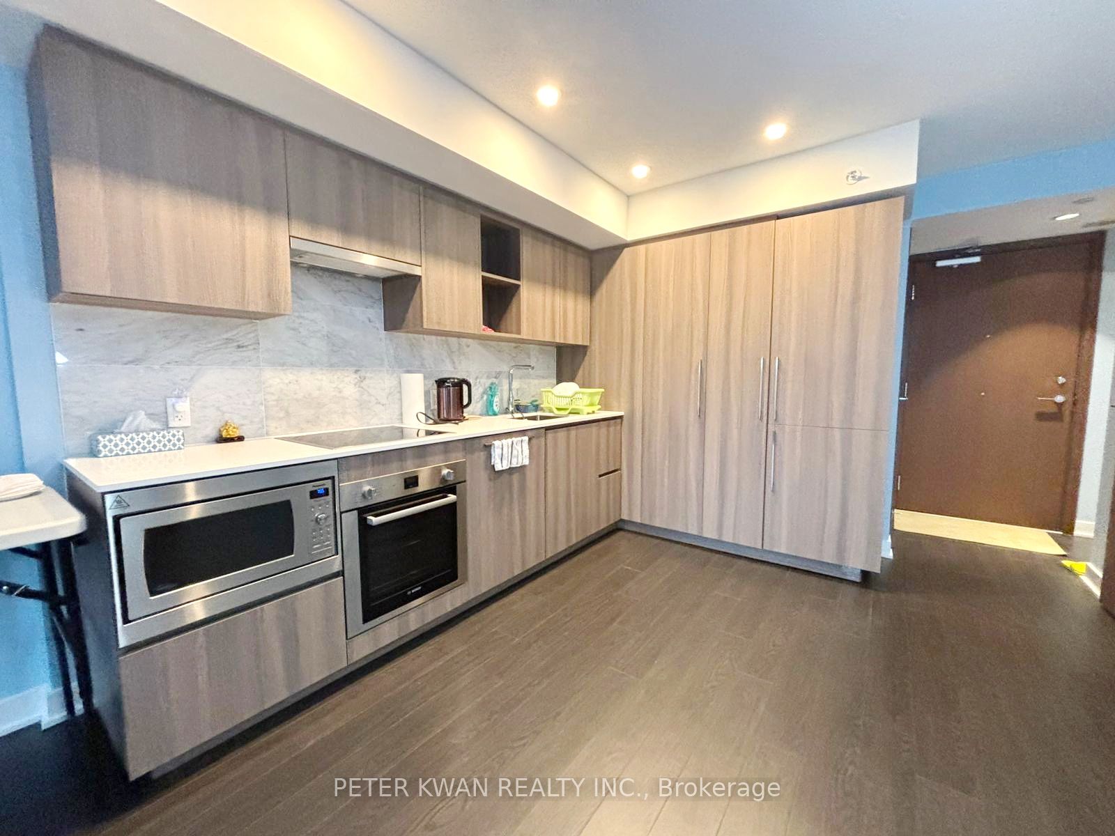 19 Bathurst Street 1007, Toronto, ON M5V 0N2 photo 5