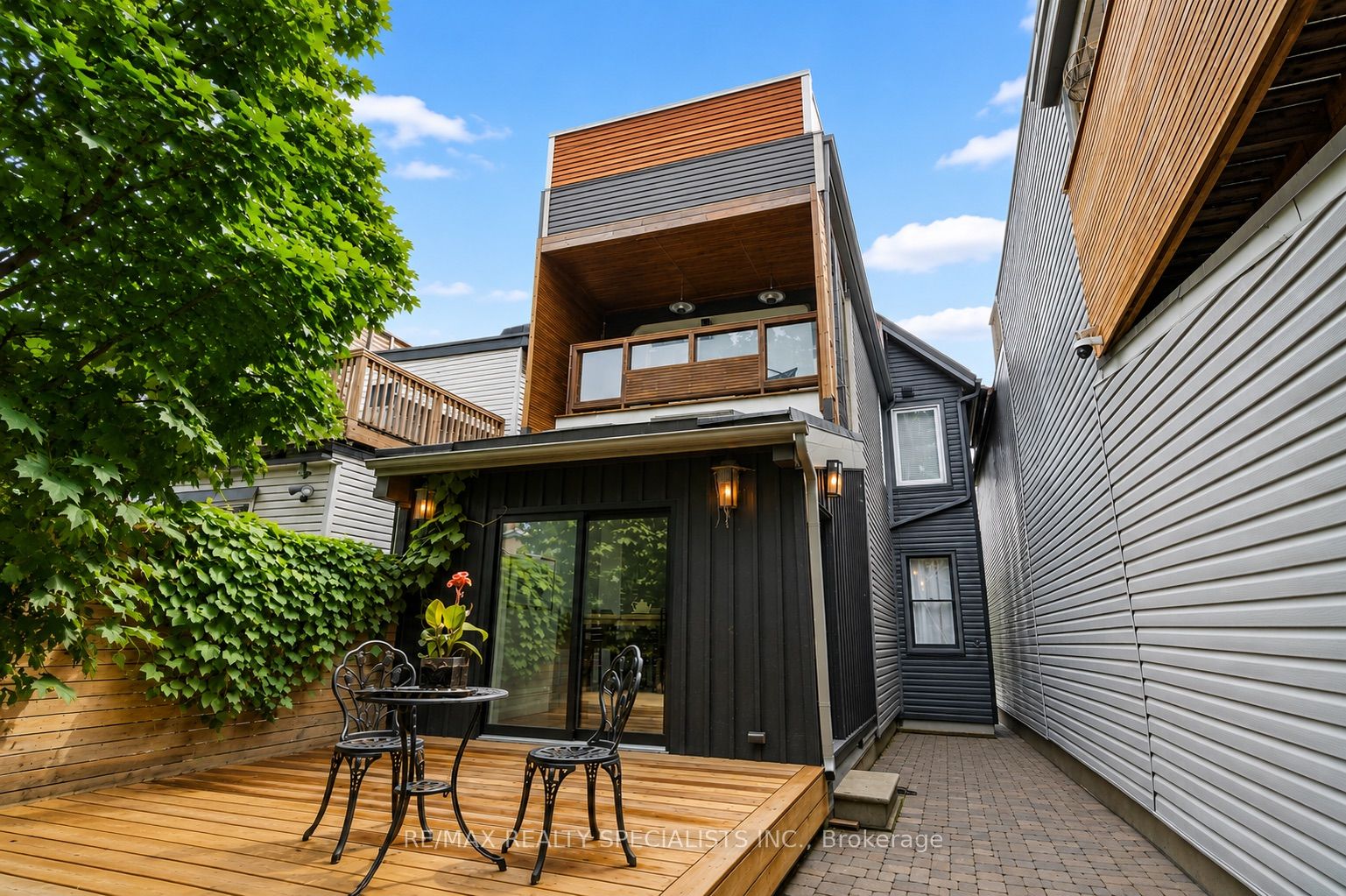 418 Ossington Avenue, Toronto, ON M6J 3A7