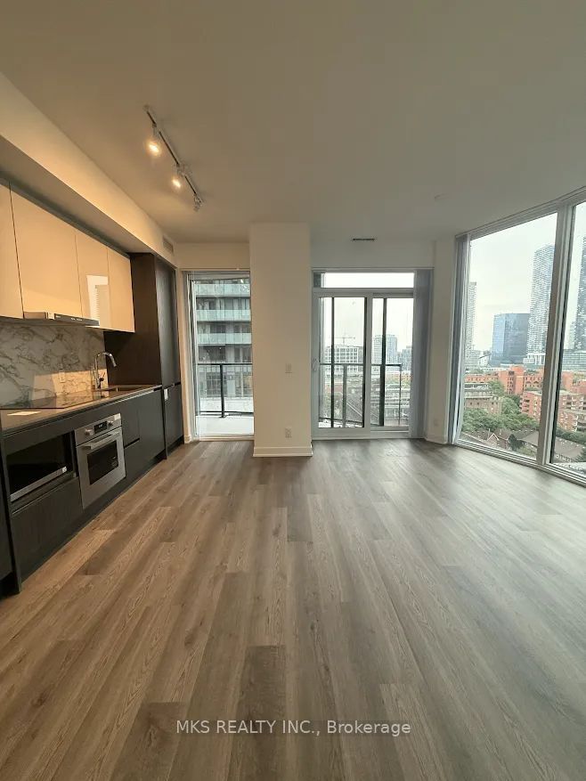 180 Front Street E 1610, Toronto, ON M5A 0A9 photo 3