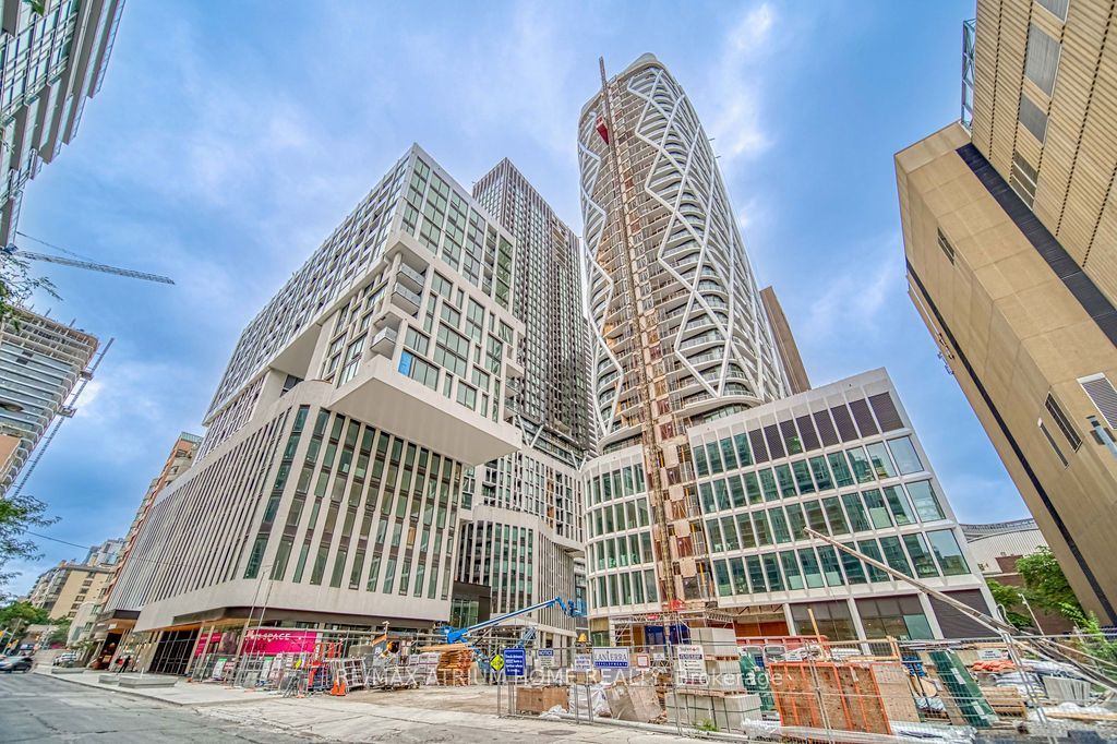 238 Simcoe Street 2003, Toronto, ON M5T 3B9