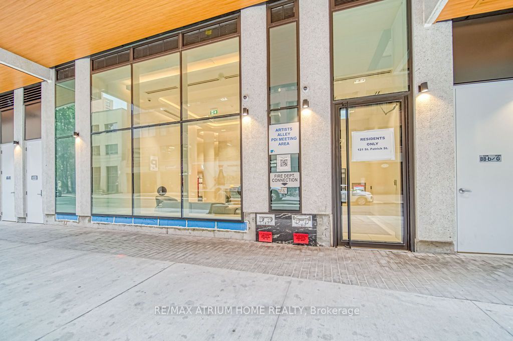 238 Simcoe Street 2003, Toronto, ON M5T 3B9 photo 3