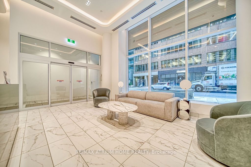 238 Simcoe Street 2003, Toronto, ON M5T 3B9 photo 4