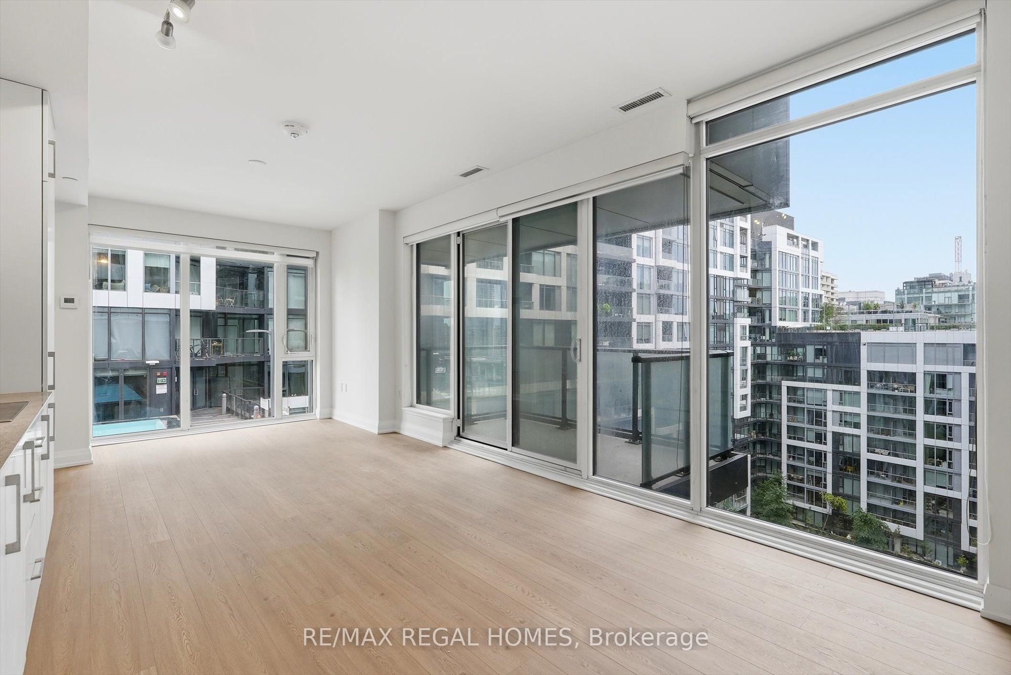 576 Front Street W 1008E, Toronto, ON M5V 0P8 photo 4