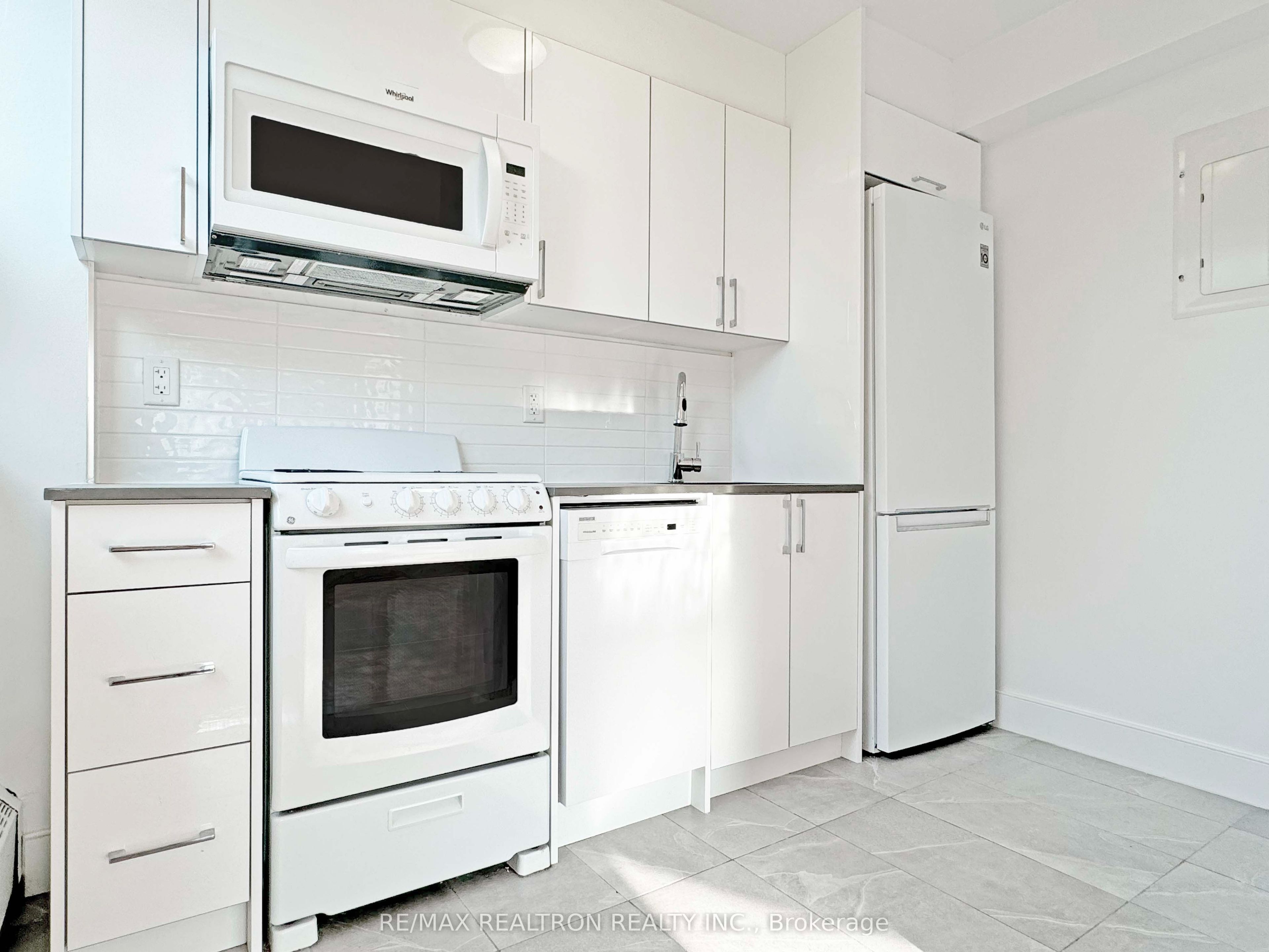 485 Huron Street 1203, Toronto, ON M5R 2R5 photo 3