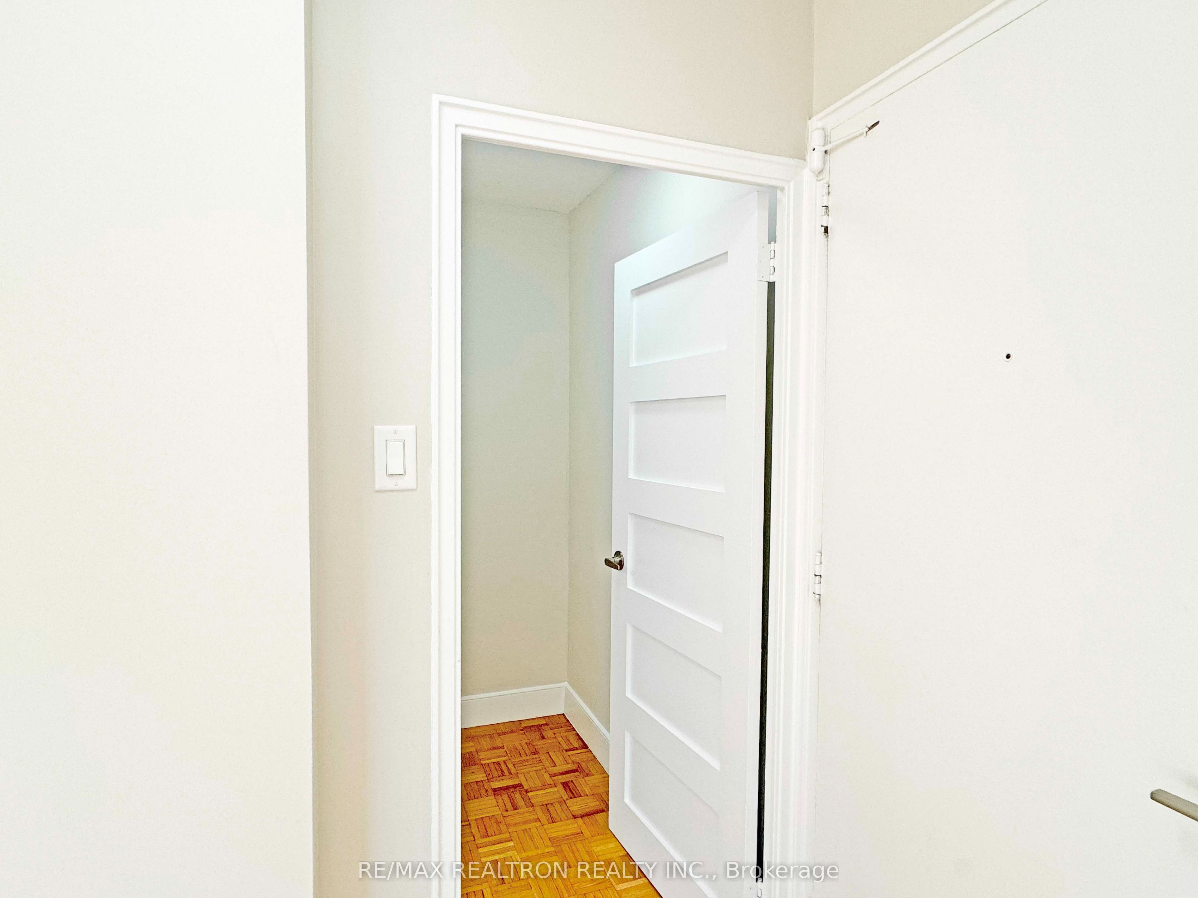 485 Huron Street 1203, Toronto, ON M5R 2R5 photo 5