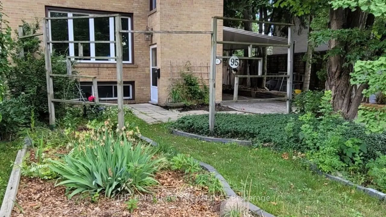 95 Overland Drive, Toronto, ON M3C 2C3 photo 2