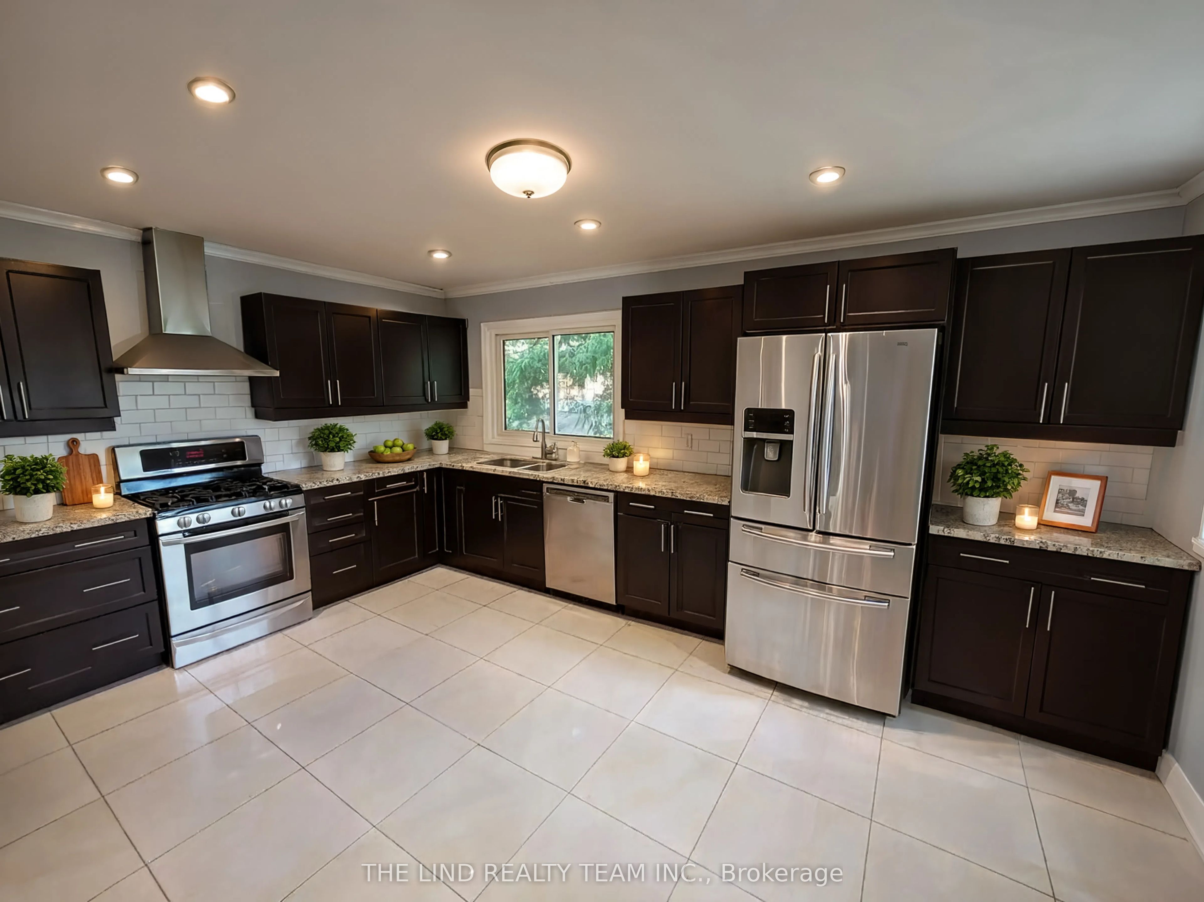 95 Overland Drive, Toronto, ON M3C 2C3 photo 3