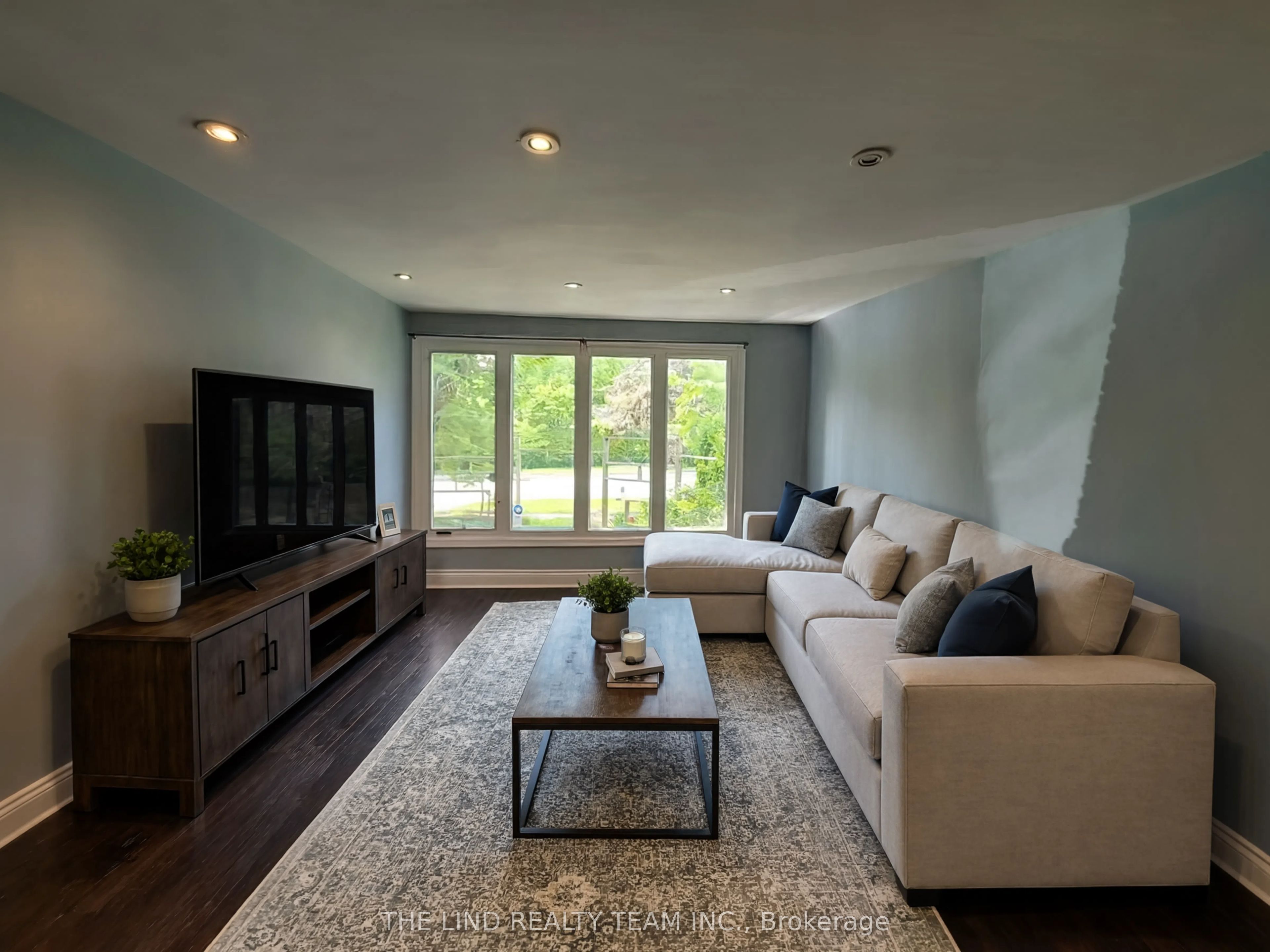 95 Overland Drive, Toronto, ON M3C 2C3 photo 5