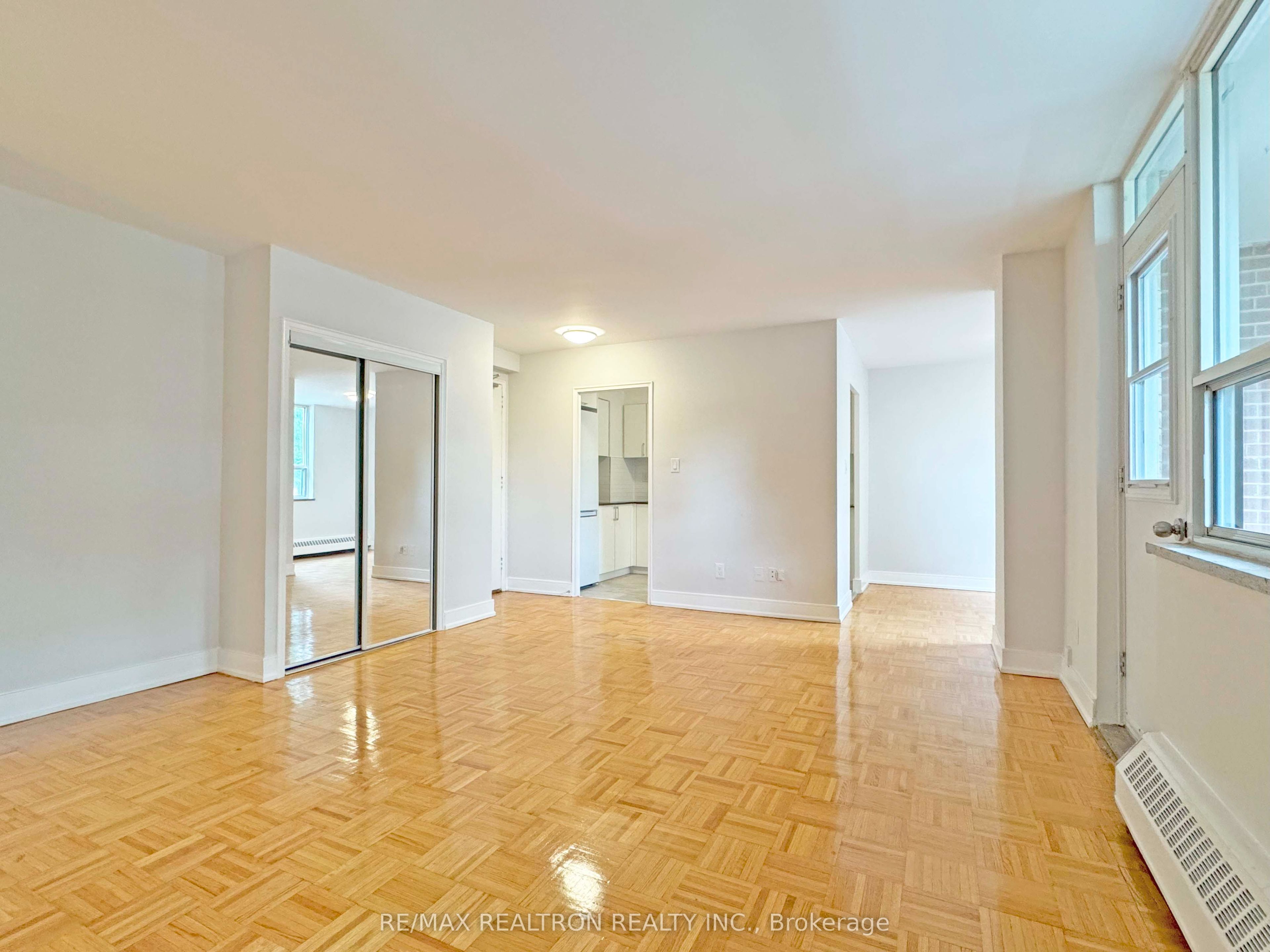 490 Eglinton Avenue E 206, Toronto, ON M4P 1M4 photo 2