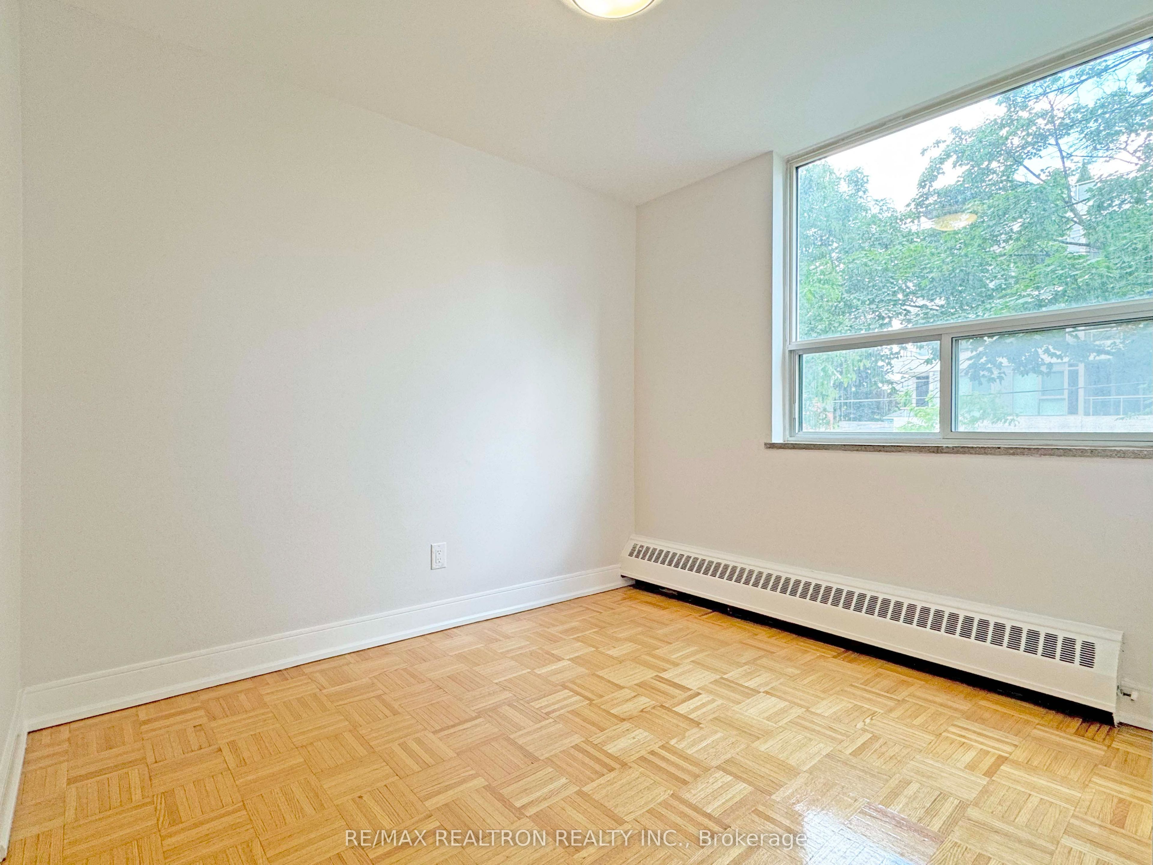 490 Eglinton Avenue E 206, Toronto, ON M4P 1M4 photo 5
