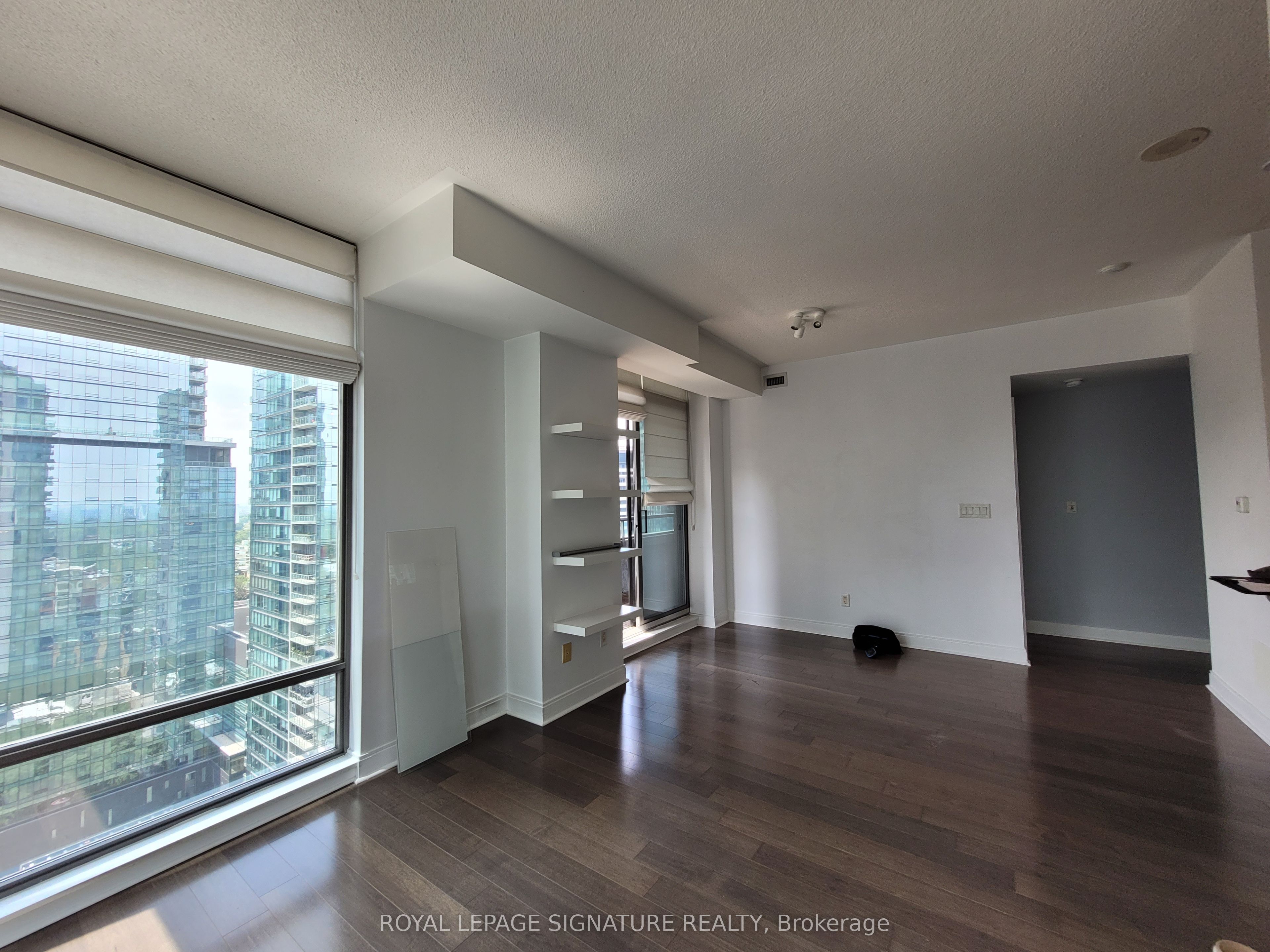 18 Yorkville Avenue 2205, Toronto, ON M4W 3Y8 photo 3