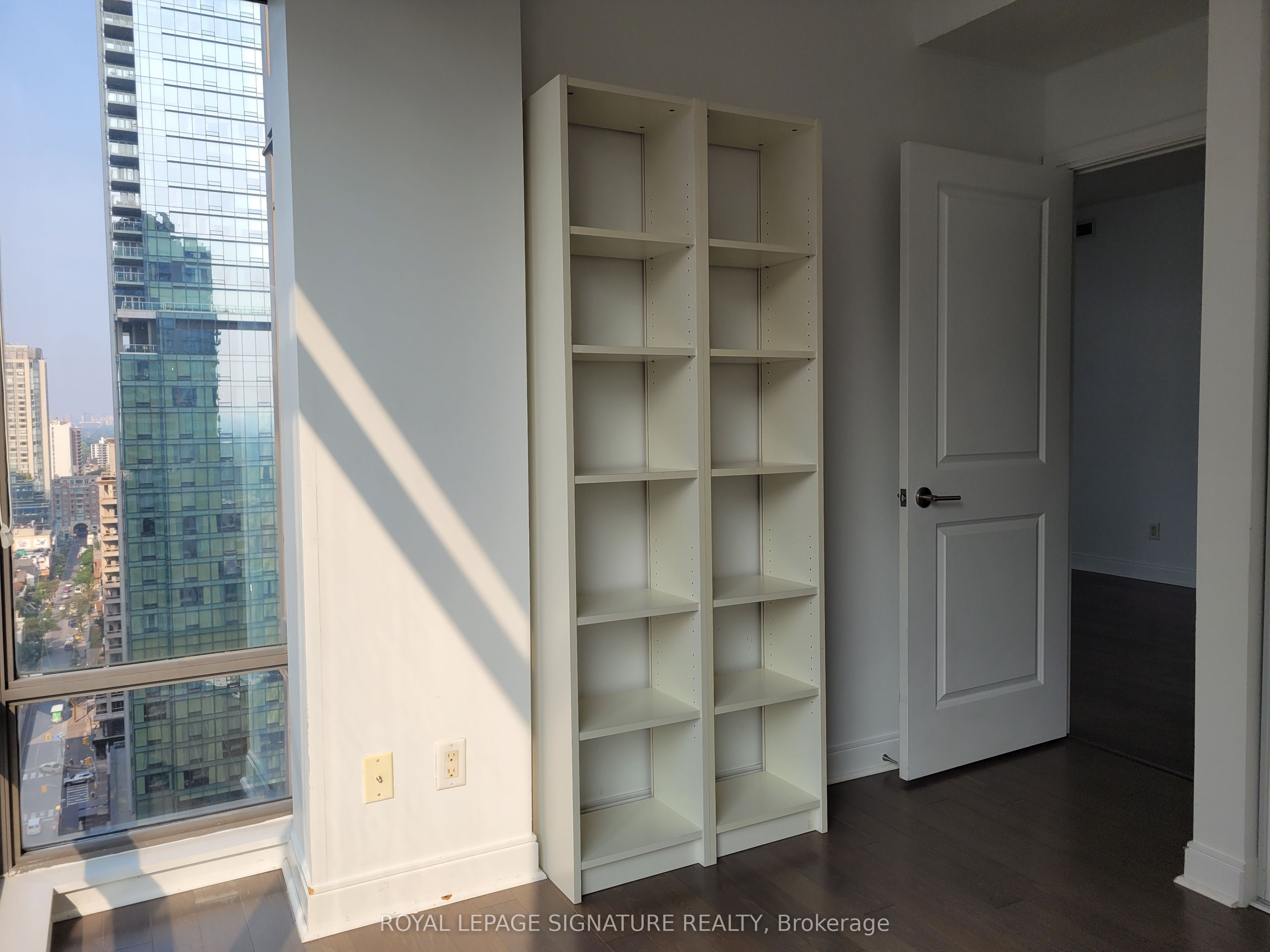 18 Yorkville Avenue 2205, Toronto, ON M4W 3Y8 photo 5