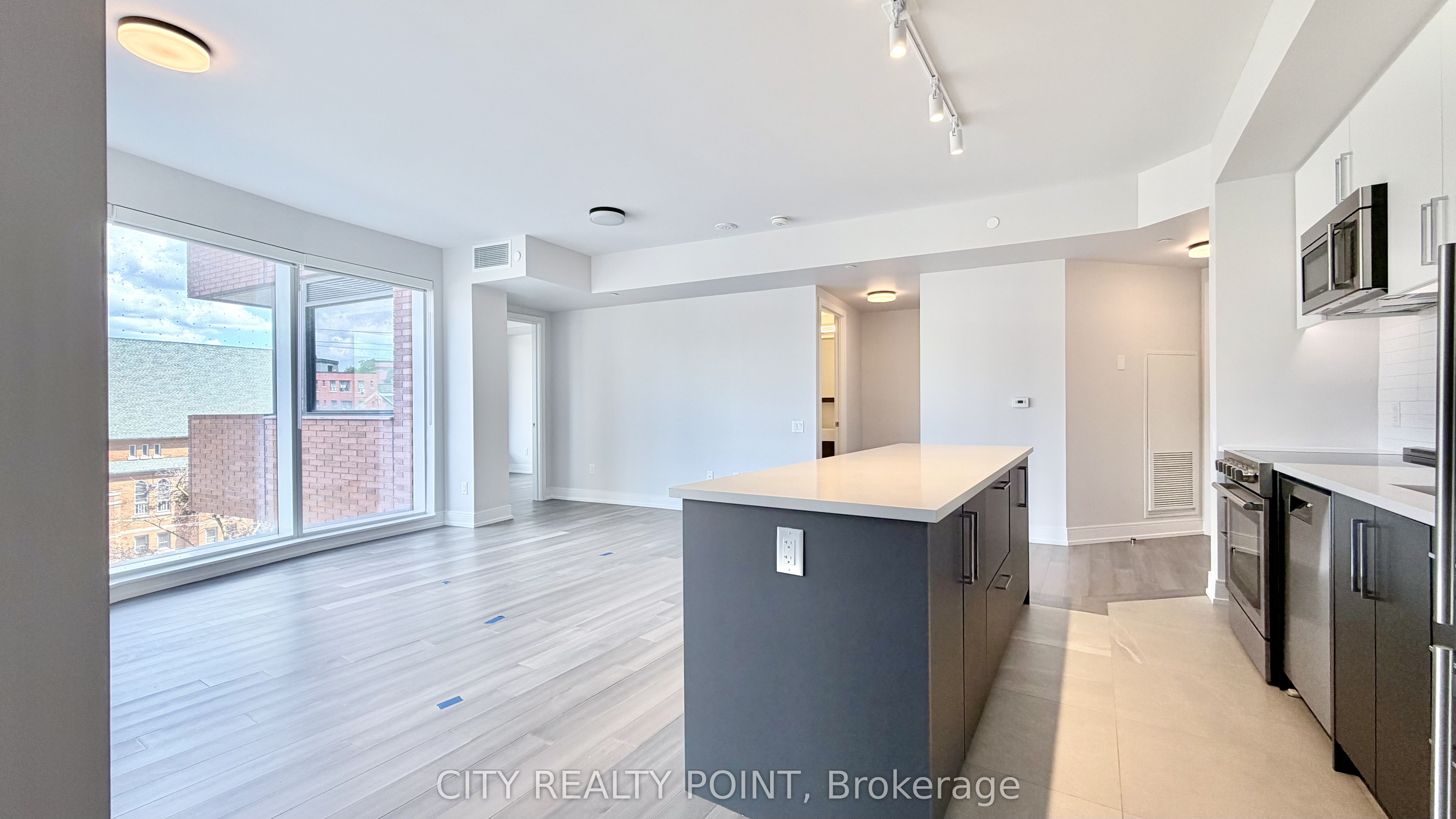 2525 Bathurst Street 407, Toronto, ON M6B 2Y9 photo 5