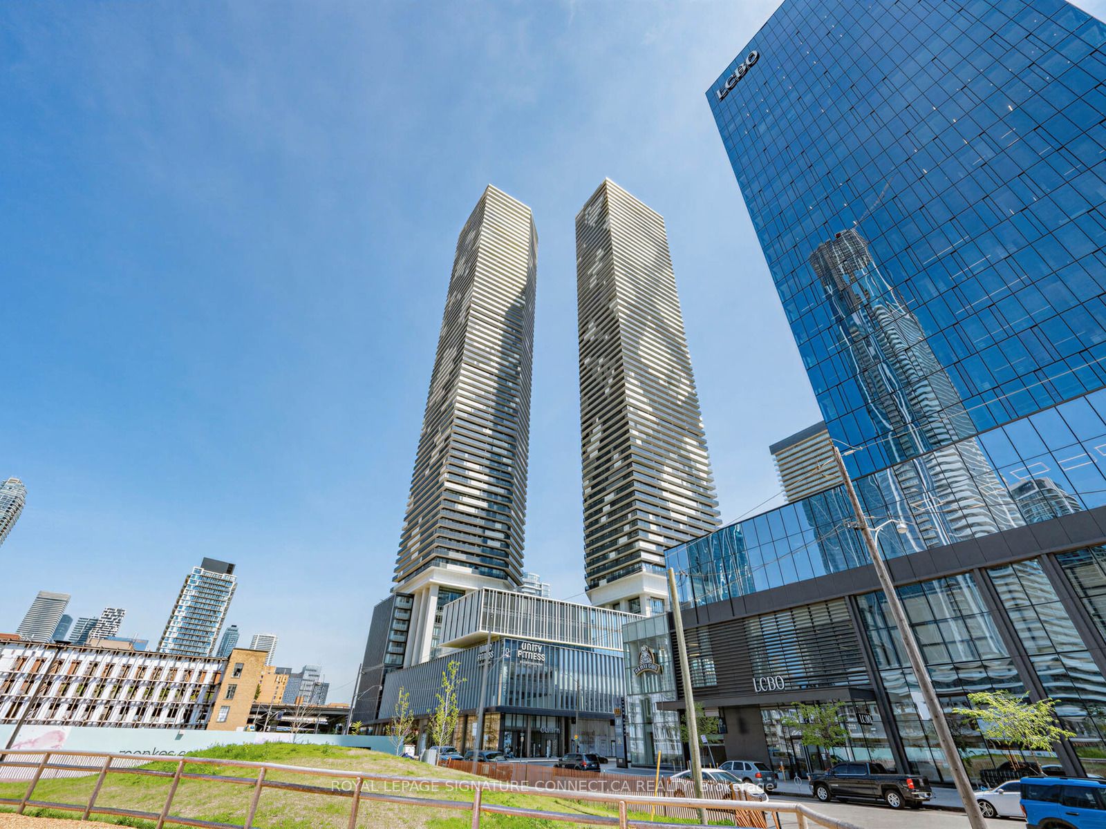 138 Downes Street 805, Toronto, ON M5E 0E4