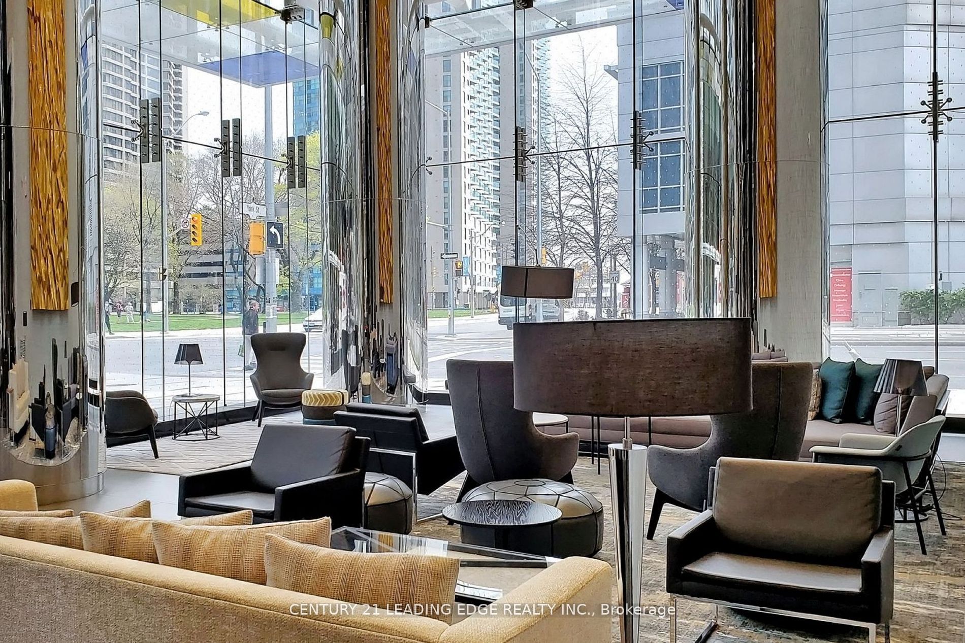 10 York Street 5008, Toronto, ON M5J 0E1 photo 2