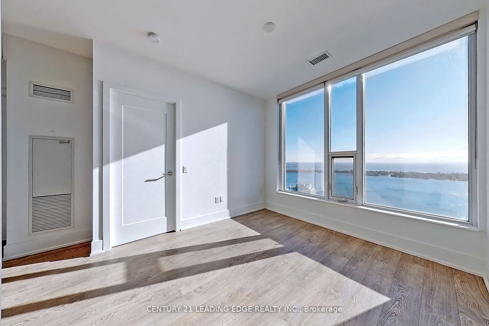 10 York Street 5008, Toronto, ON M5J 0E1 photo 4