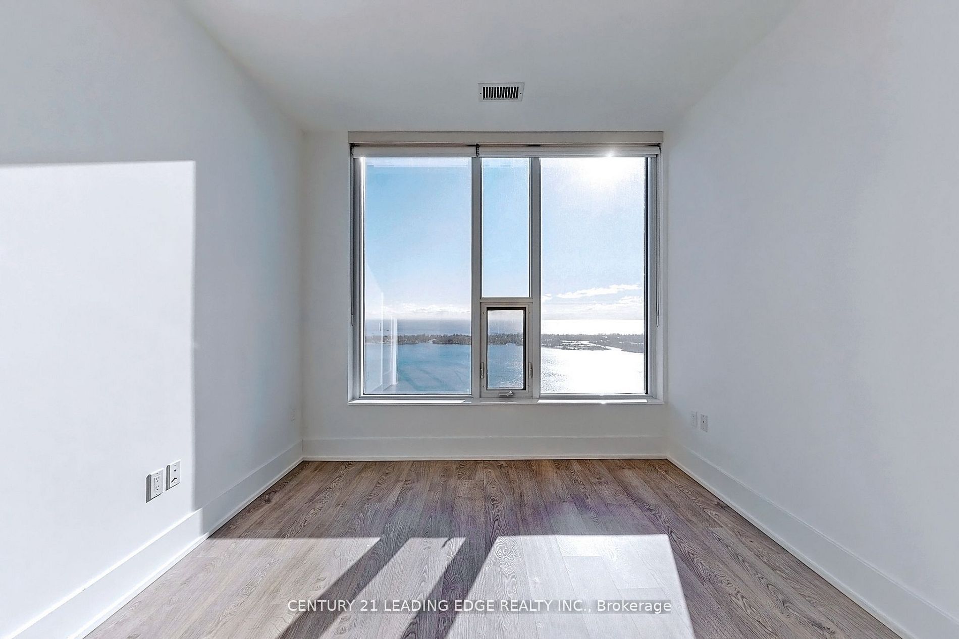 10 York Street 5008, Toronto, ON M5J 0E1 photo 5