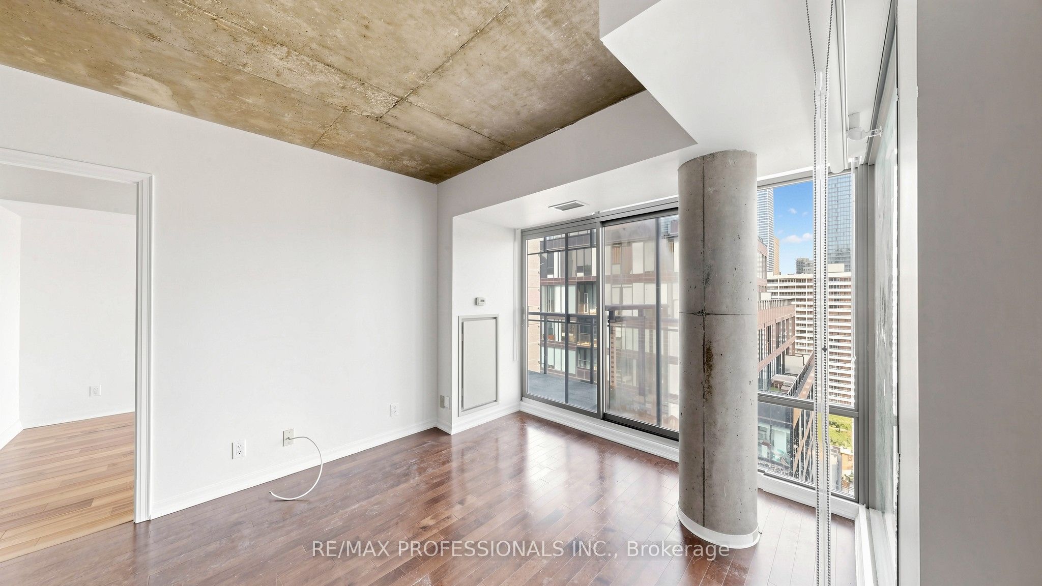22 Wellesley Street E 2008, Toronto, ON M4Y 1G3 photo 4