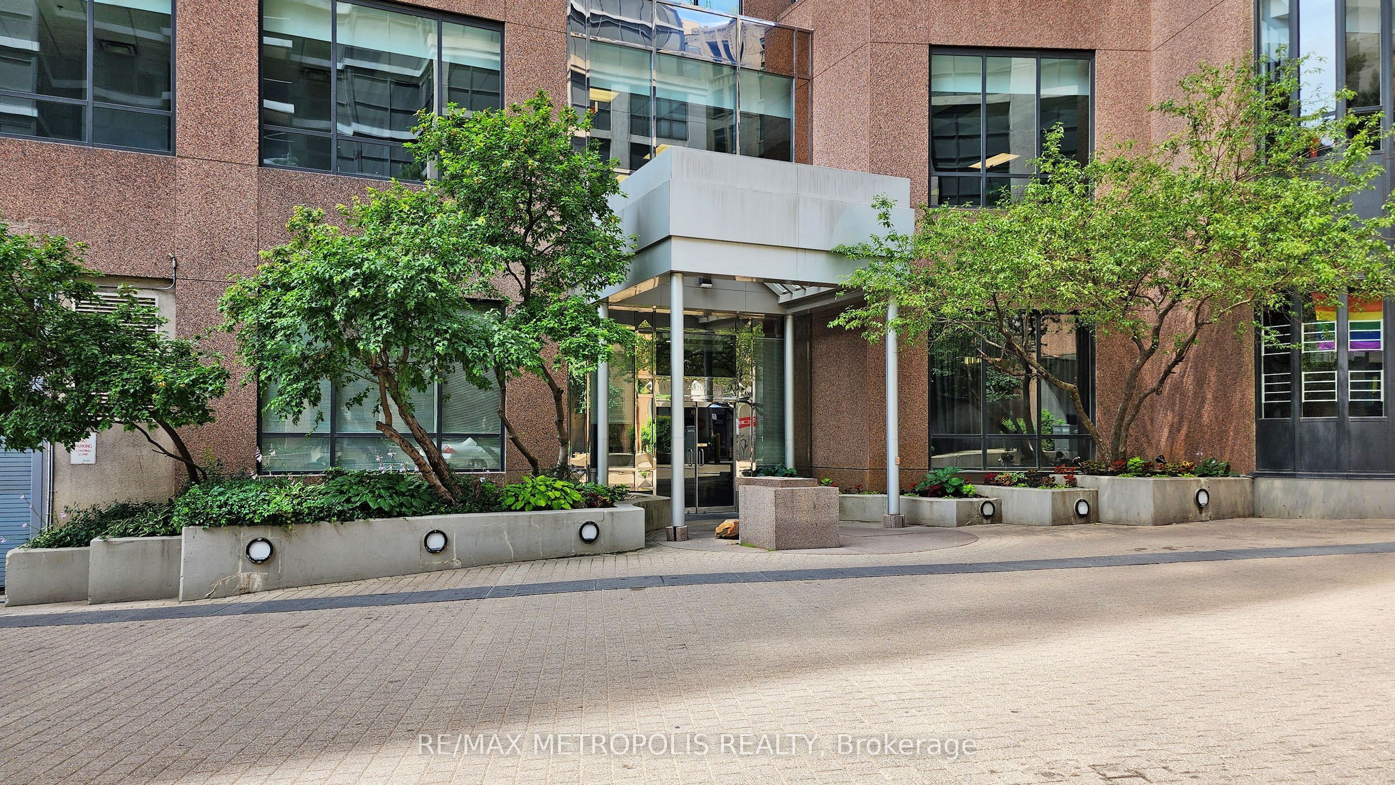 7 Carlton Street 904, Toronto, ON M5B 2M3 photo 3