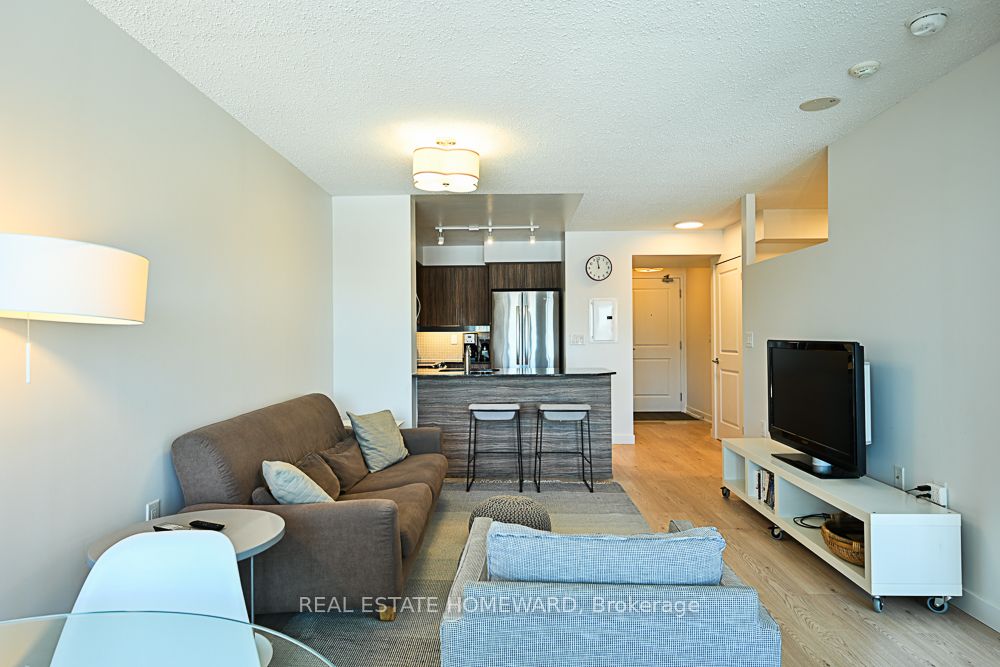 125 Western Battery Road 913, Toronto, ON M6K 3R8