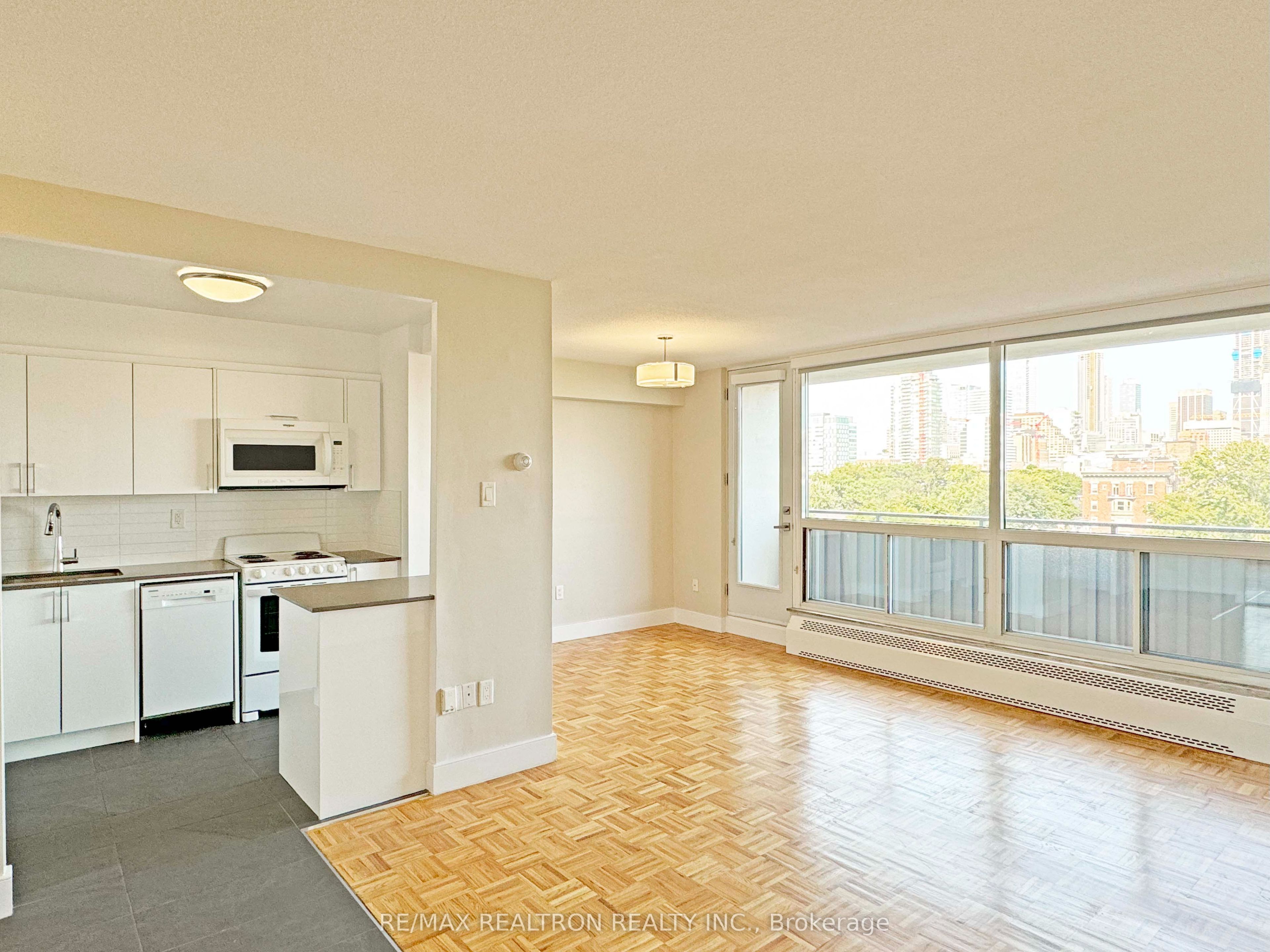 666 Spadina Avenue 1408, Toronto, ON M5S 2H8 photo 2